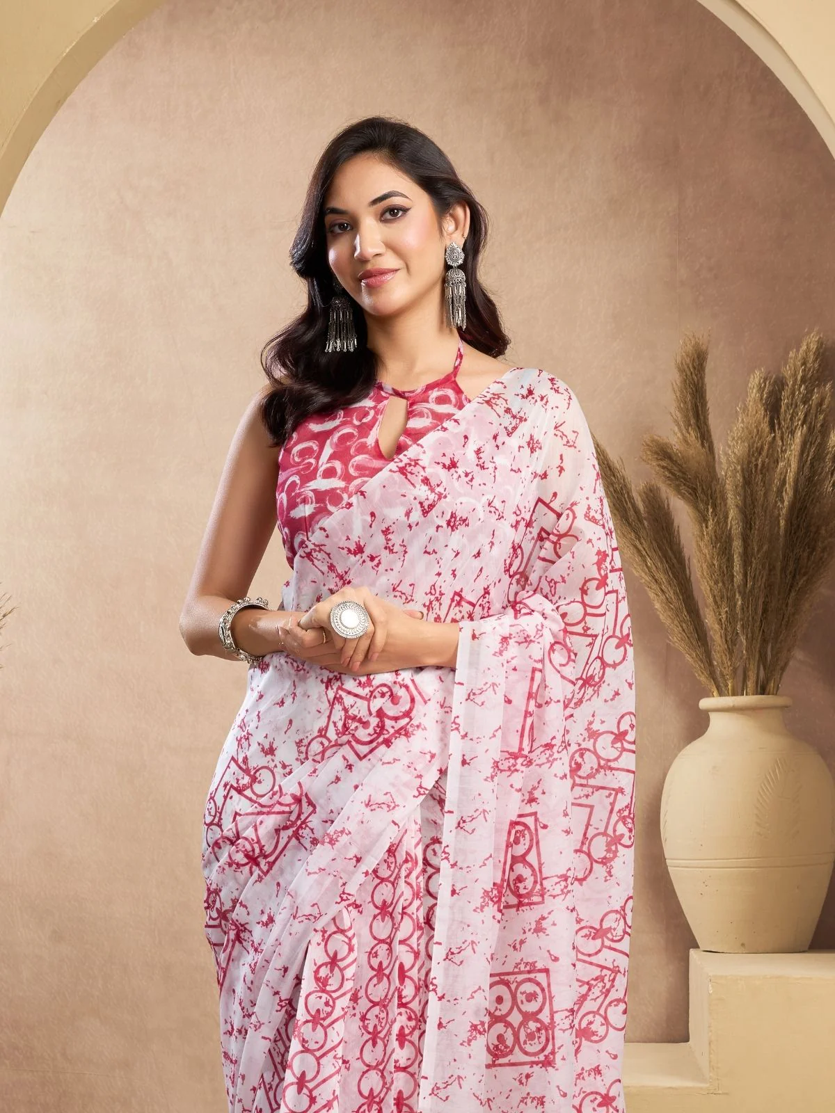 Odette Pink And White Cotton Linen Zari Work Saree For Women - Image 5