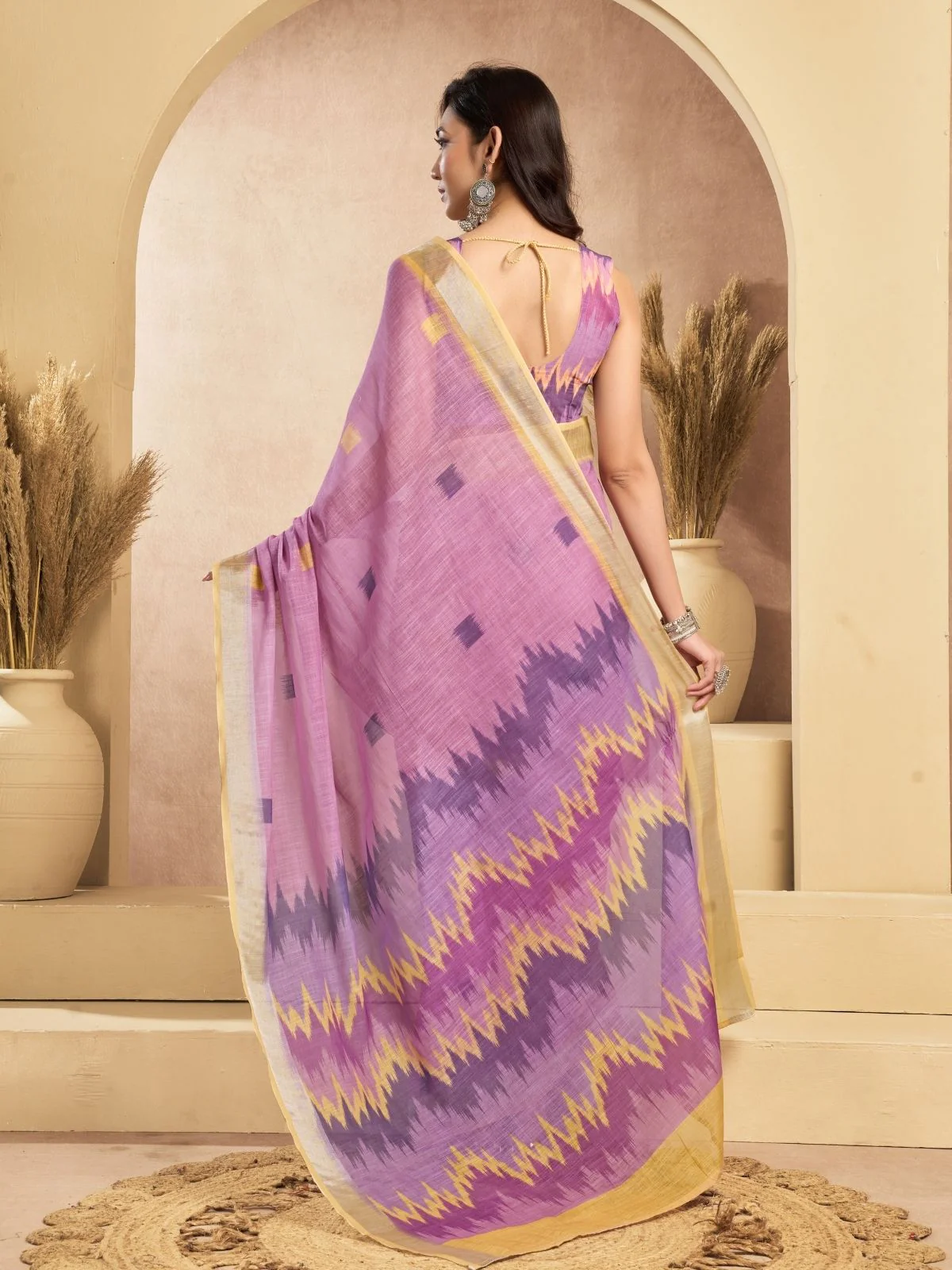 Odette Pink Cotton Linen Solid Saree For Women - Image 4