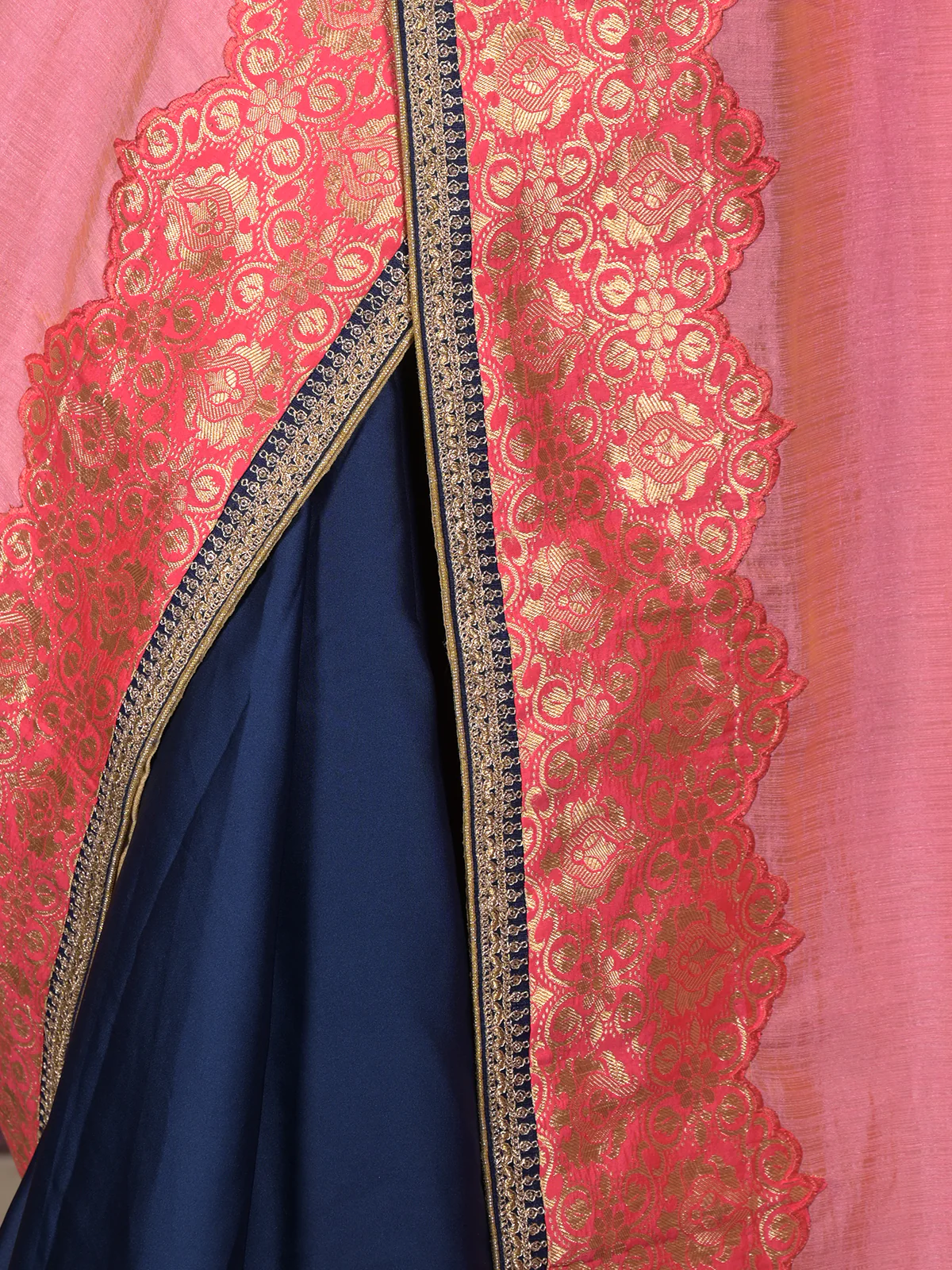 Odette Pink Embroidered Gold Shaded Silk Blend Saree with Unstitched Blouse for Women - Image 6