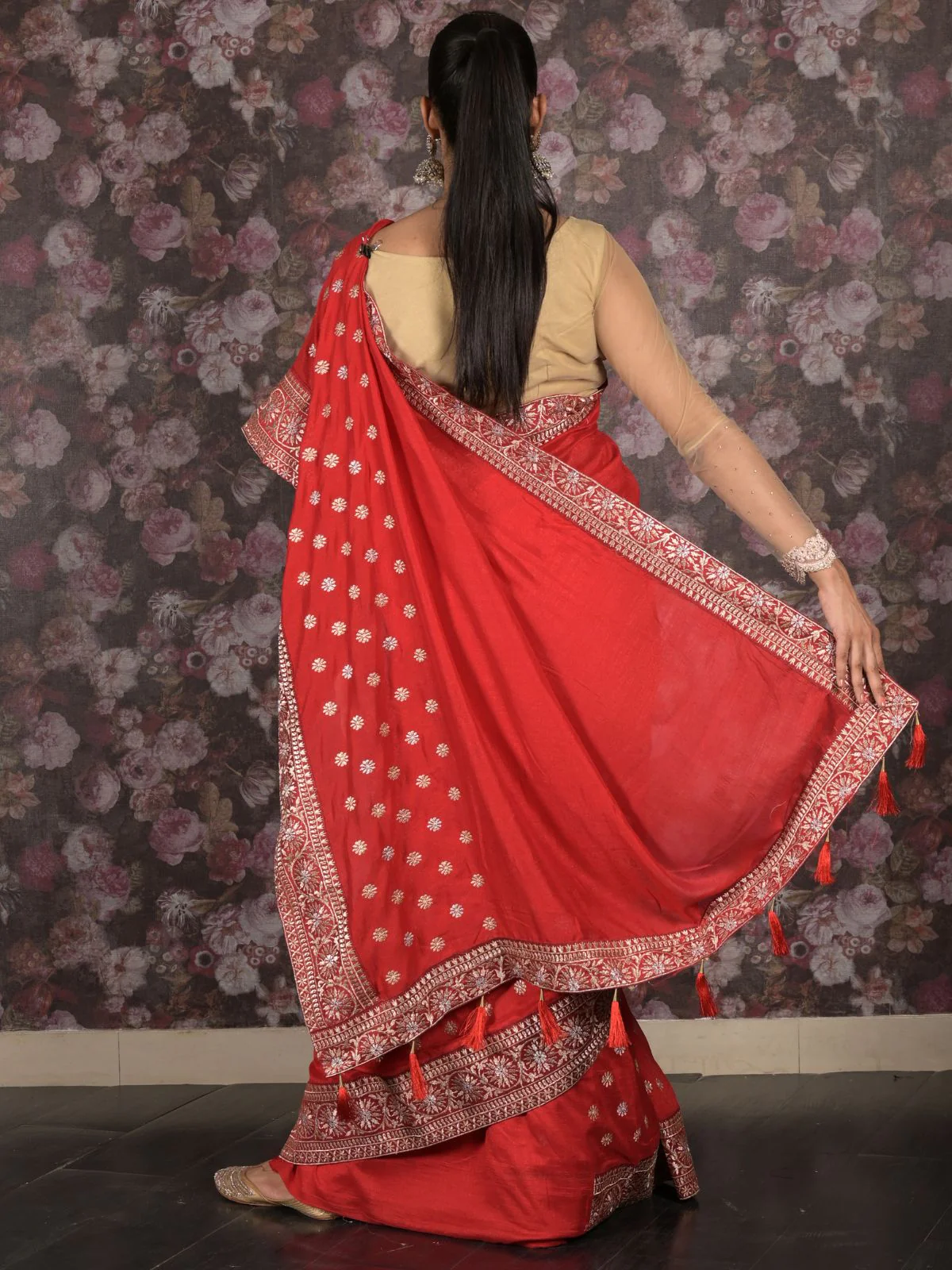 Odette Pink Embroidered Silk Blend Saree with Unstitched Blouse for Women - Image 4