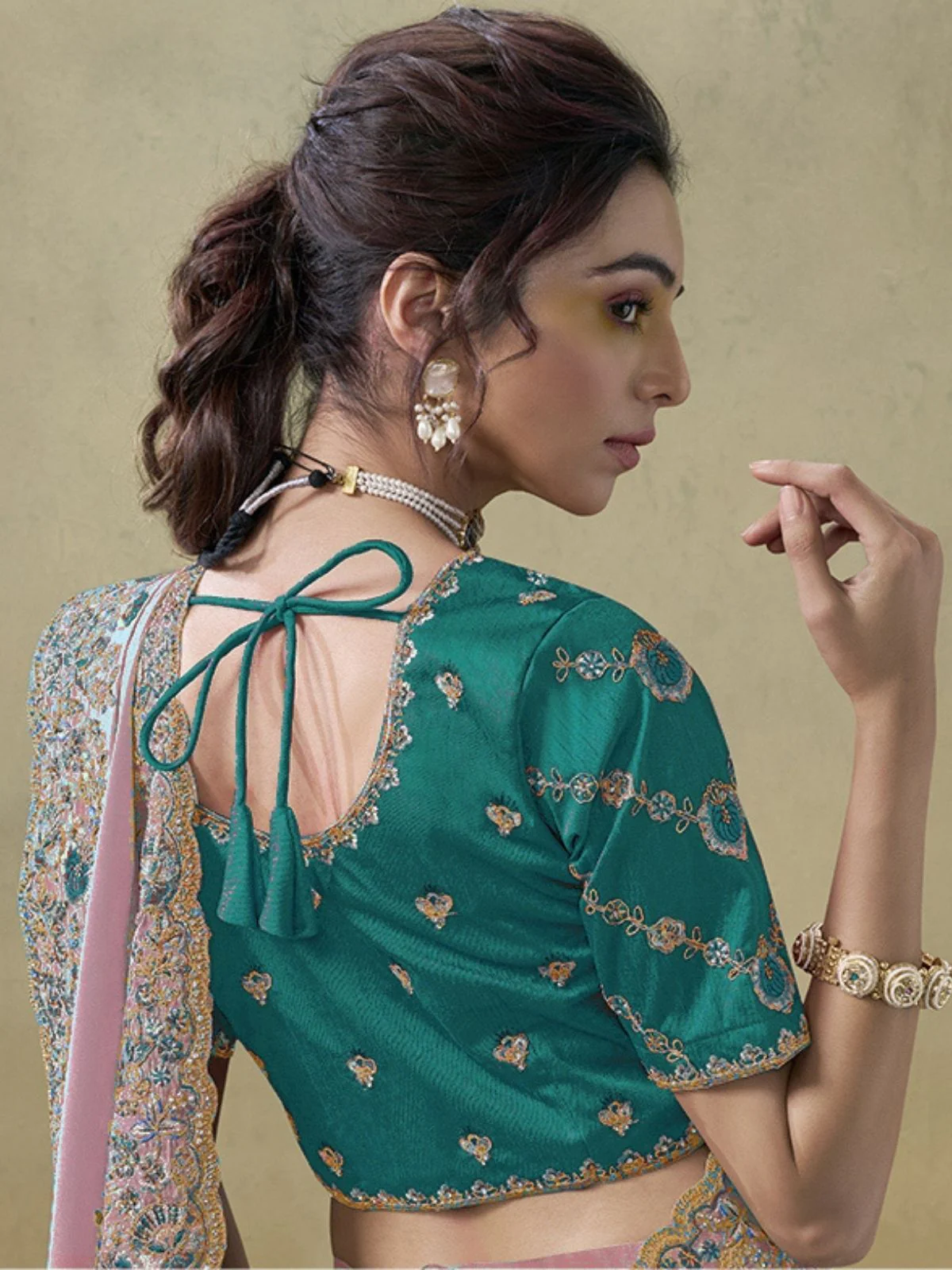 Odette Pink Georgette Embroidered Elegant Saree For Women - Image 2
