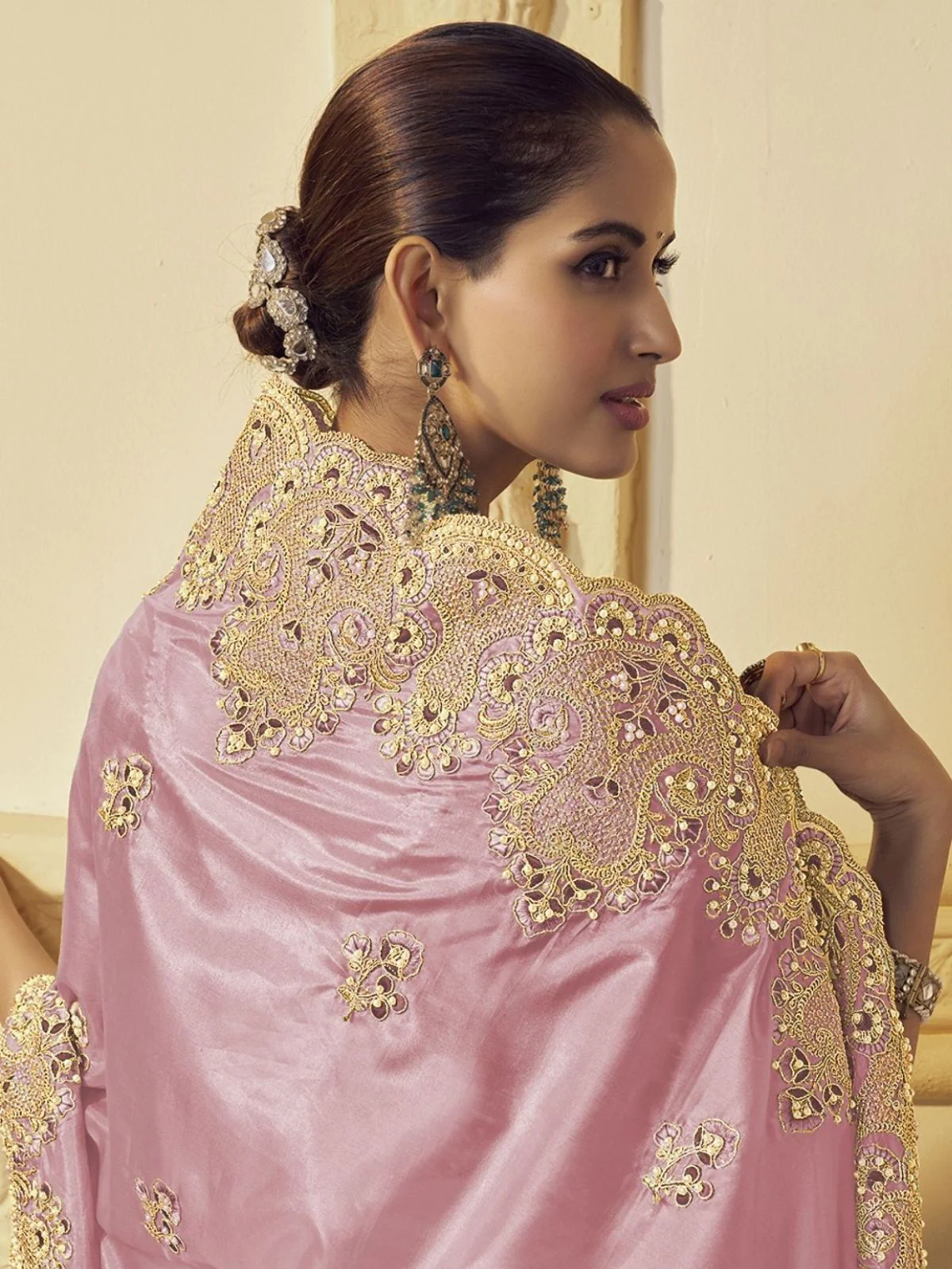 Odette Pink Georgette Embroidered Elegant Saree For Women - Image 3