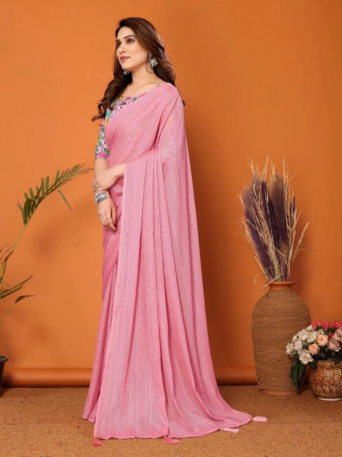 Odette Pink Georgette Solid Saree For Women - Image 2
