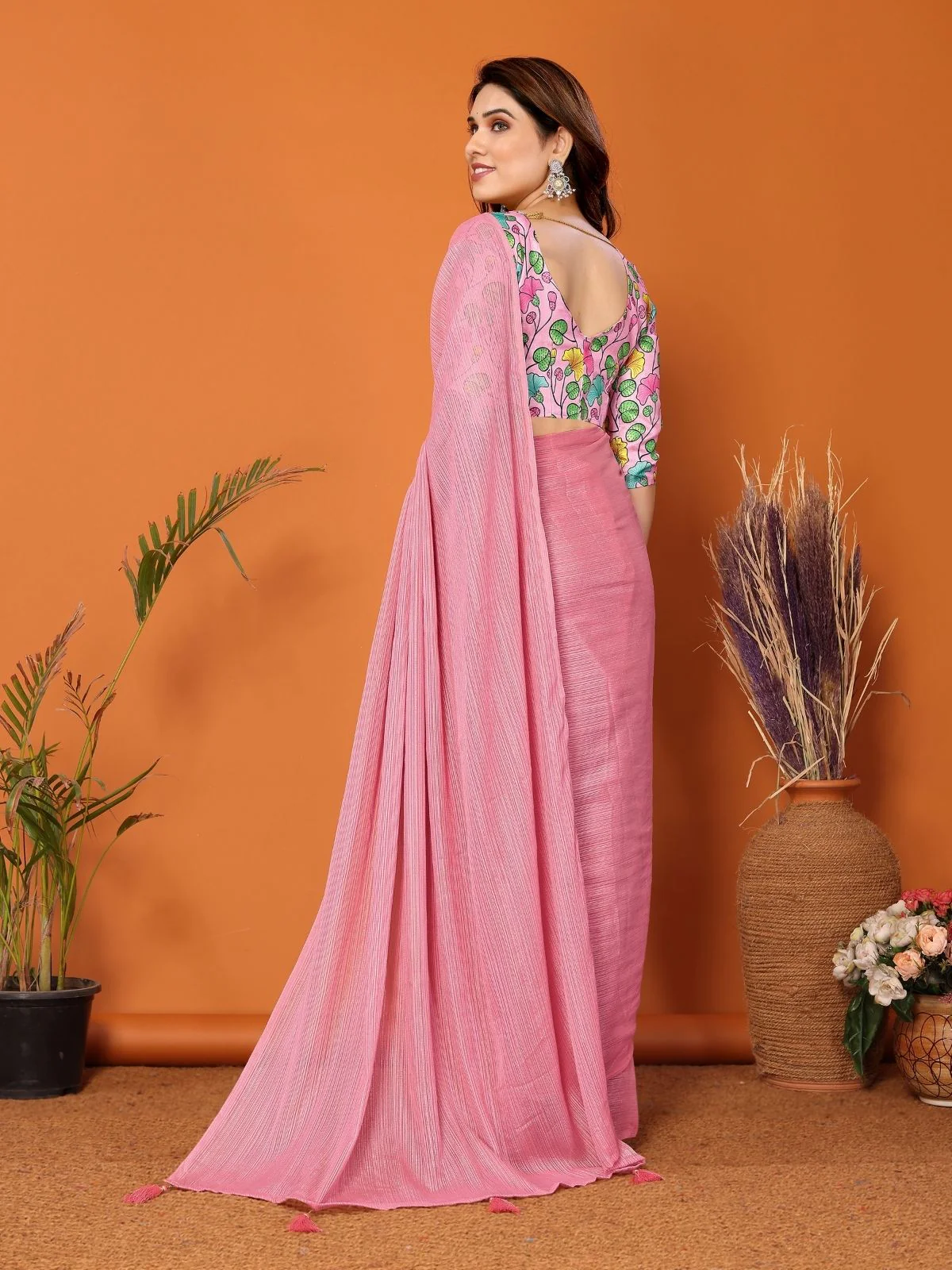 Odette Pink Georgette Solid Saree For Women - Image 3