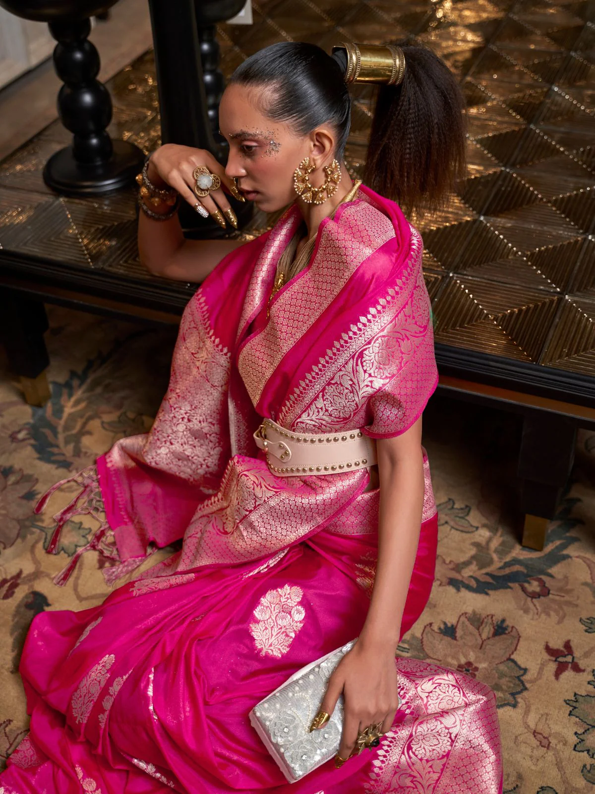 Odette Pink Georgette Woven Saree With Unstitched Blouse for Women - Image 2