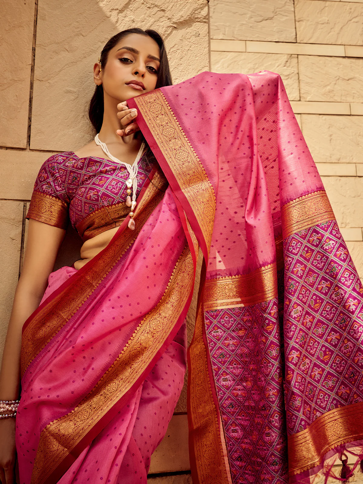 Odette Pink Handloom Woven Saree For Women - Image 3