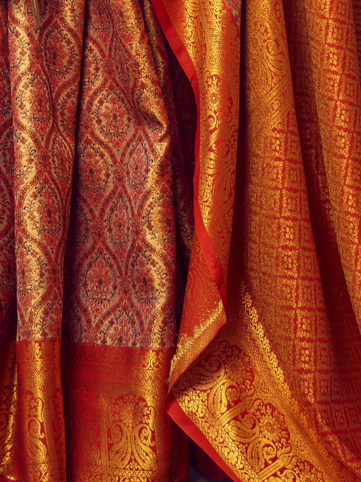 Odette Red Handloom Woven Silk Blend Saree for Women With Unstitched Blouse - Image 4