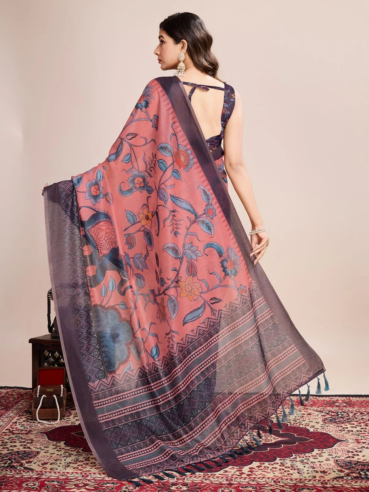 Odette Pink Linen Printed Saree With Unstitched Blouse For Women - Image 2