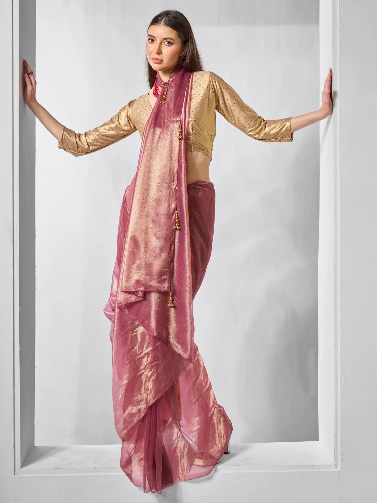 Odette Pink Net Solid Saree With Unstitched Blouse For Women - Image 2
