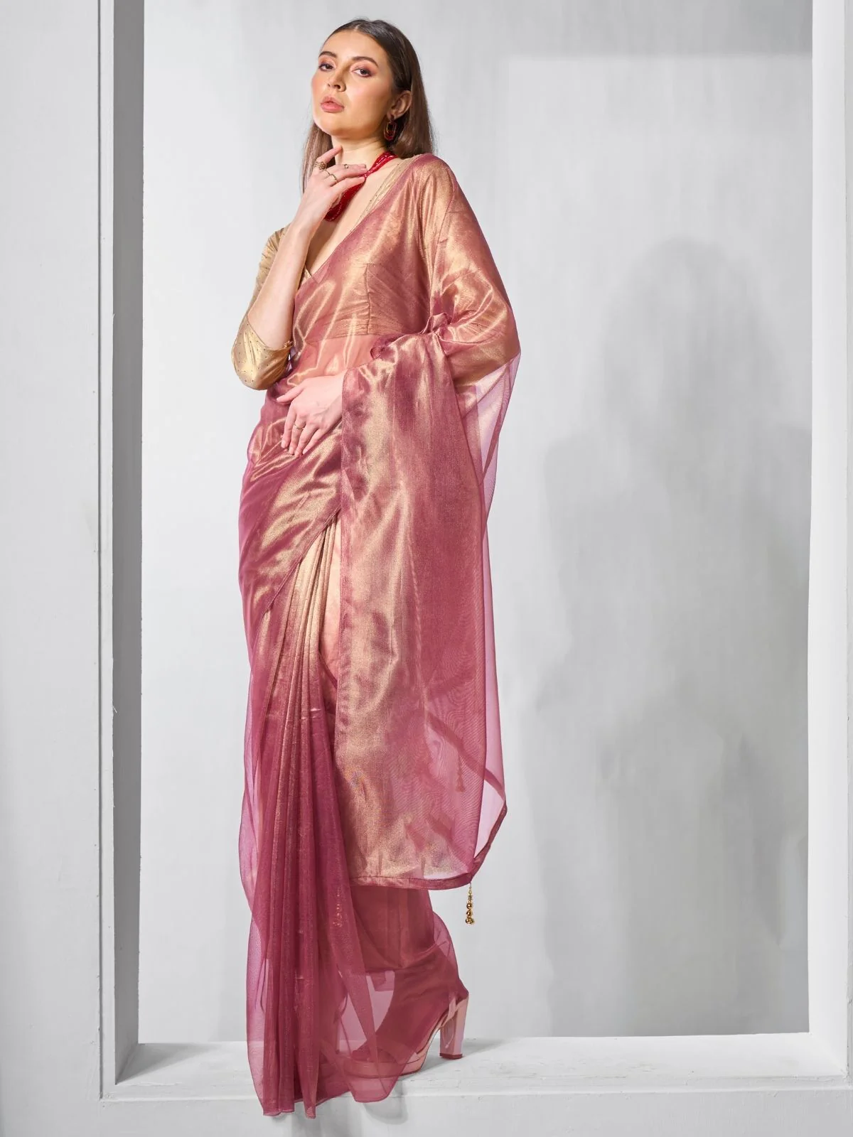 Odette Pink Net Solid Saree With Unstitched Blouse For Women - Image 3