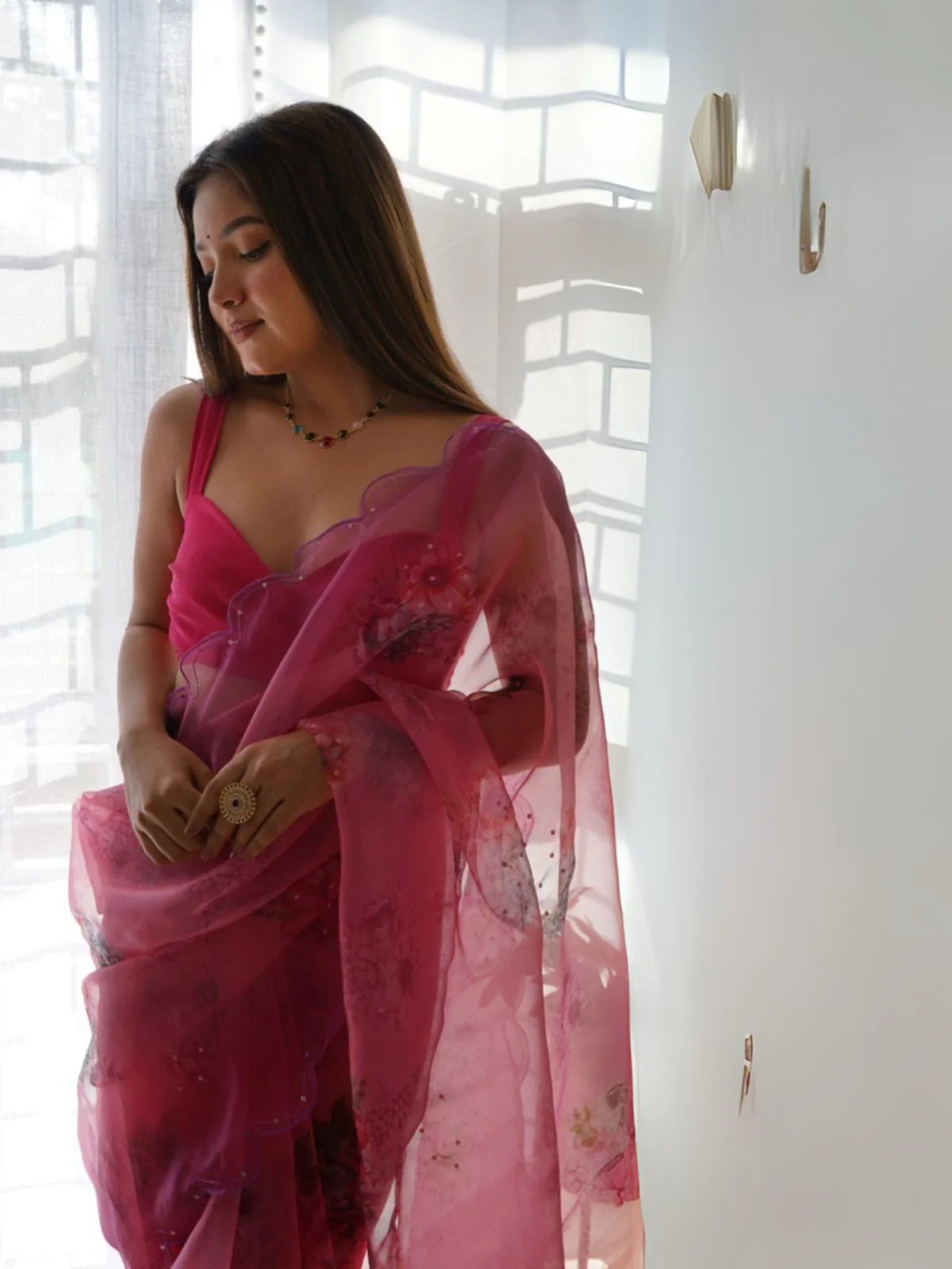 Odette Pink Organza Printed Saree With Unstitched Blouse For Women - Image 2