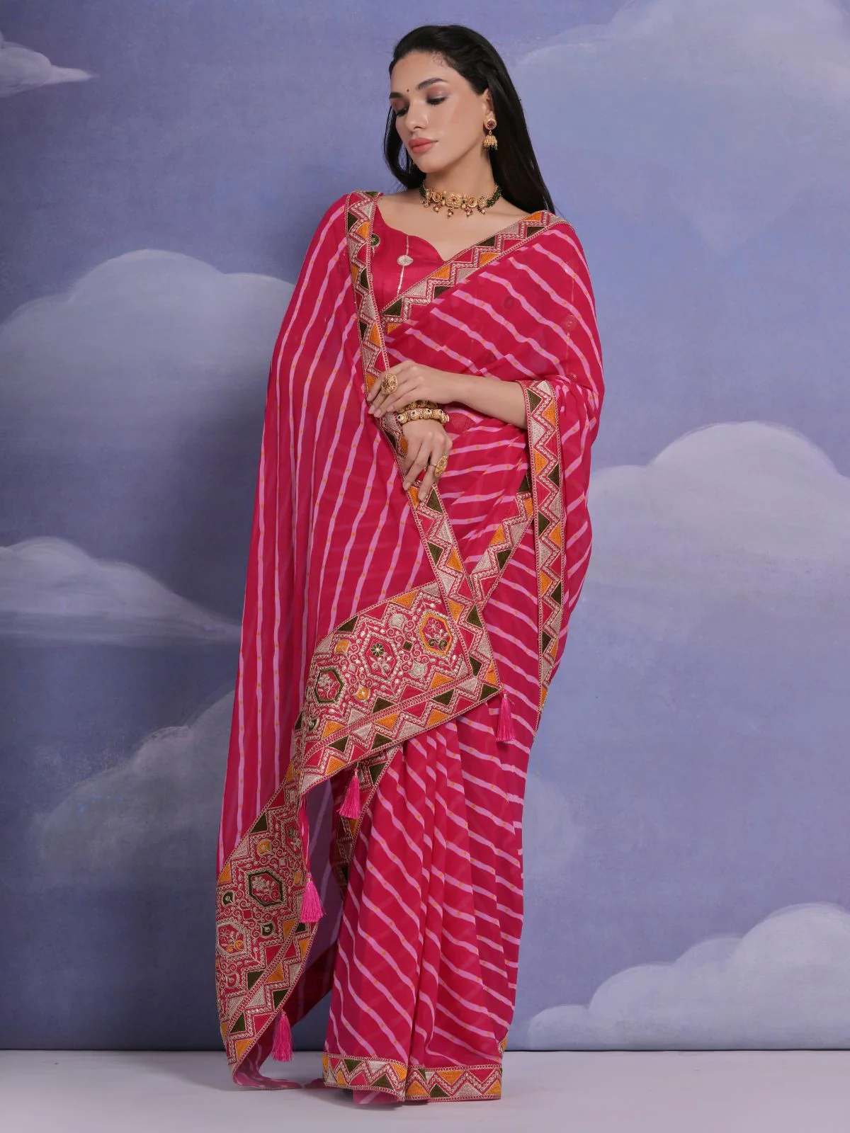 Odette Pink Printed Georgette Saree With Unstitched Blouse For Women - Image 2