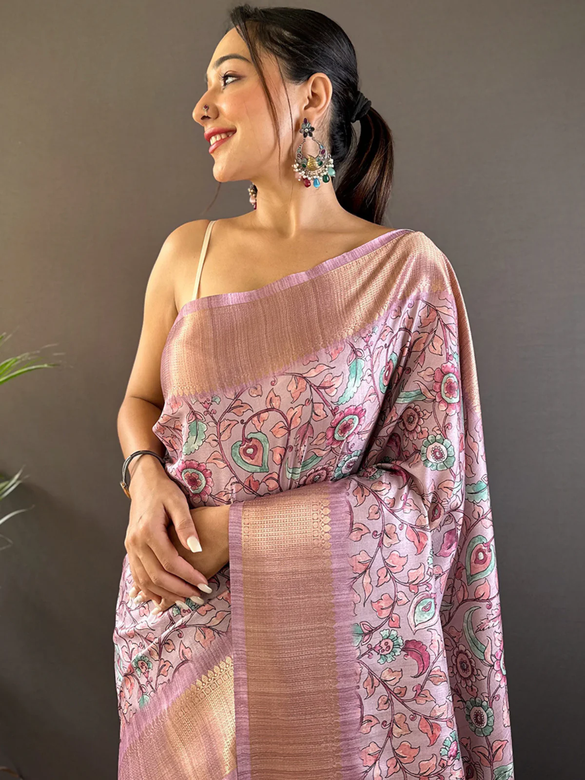 Odette Pink Printed Silk Blend Saree With Unstitched Blouse For Women - Image 2