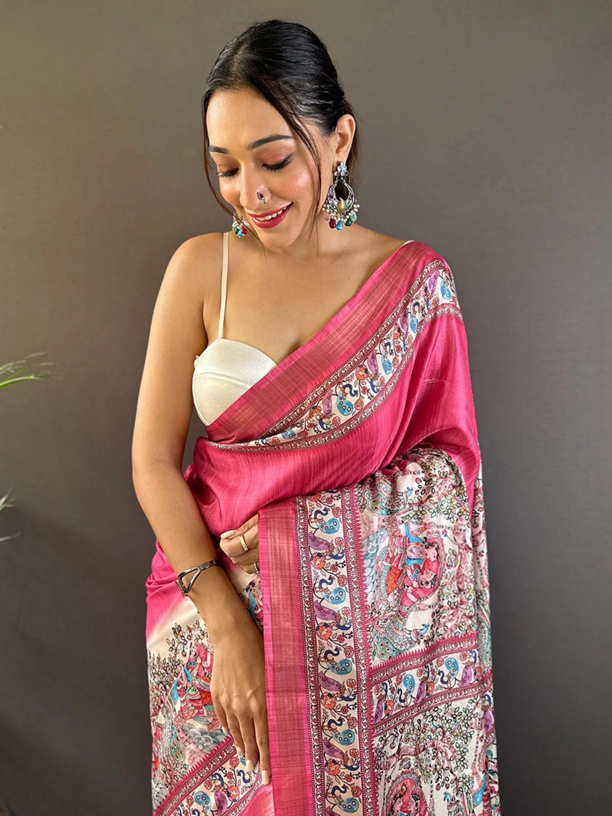 Odette Pink Printed Silk Blend Saree With Unstitched Blouse For Women - Image 3