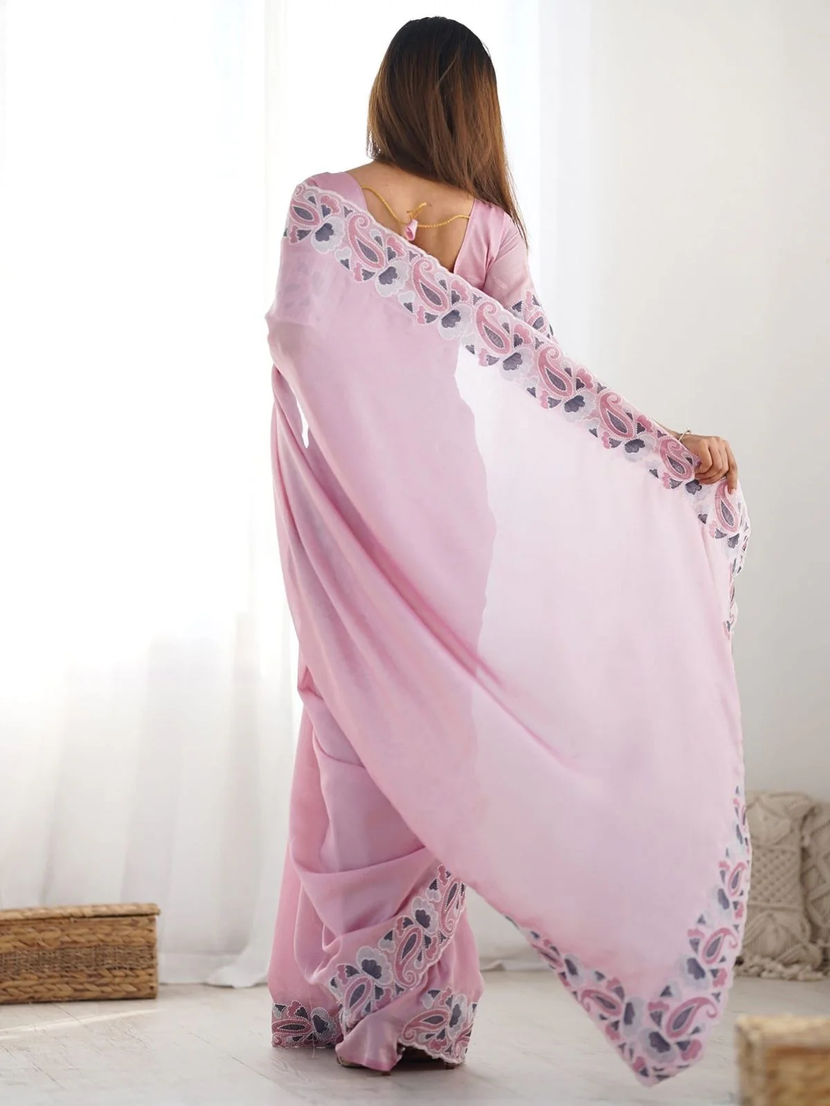Odette Pink Silk Blend Embroidered Solid Saree For Women - Image 2