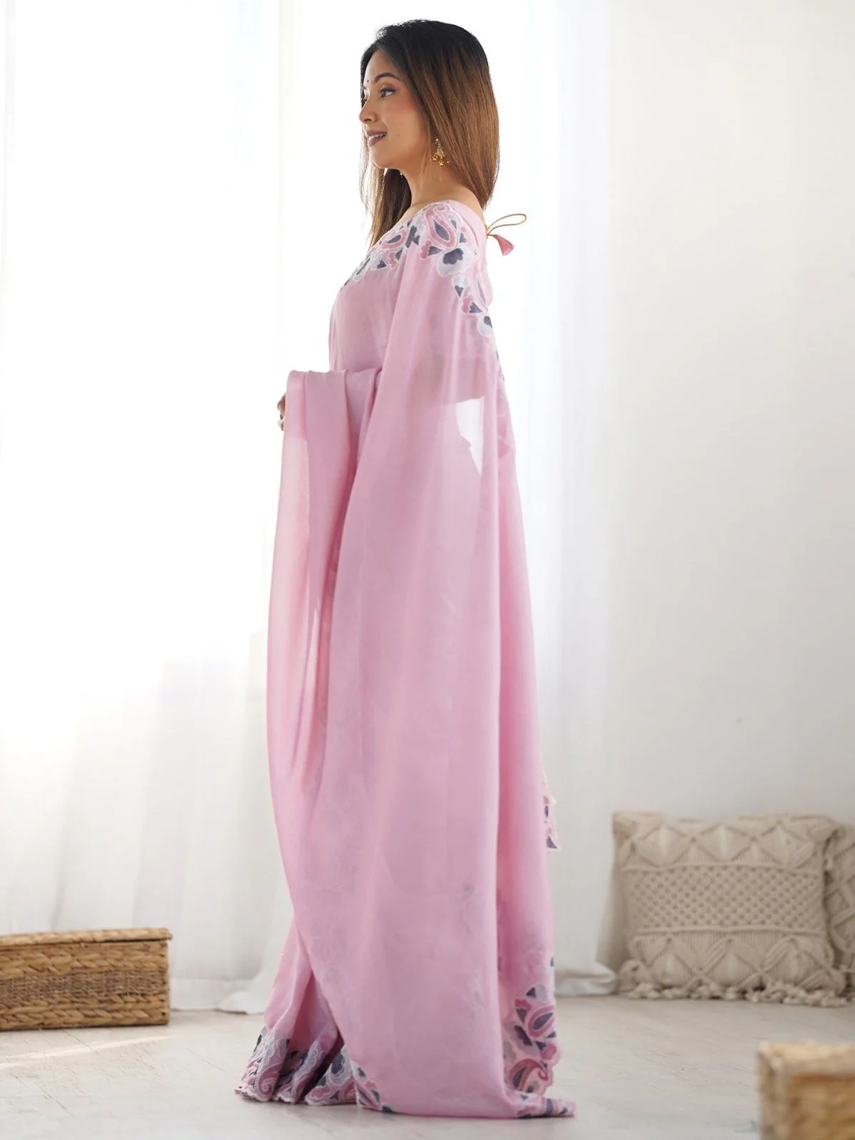 Odette Pink Silk Blend Embroidered Solid Saree For Women - Image 3