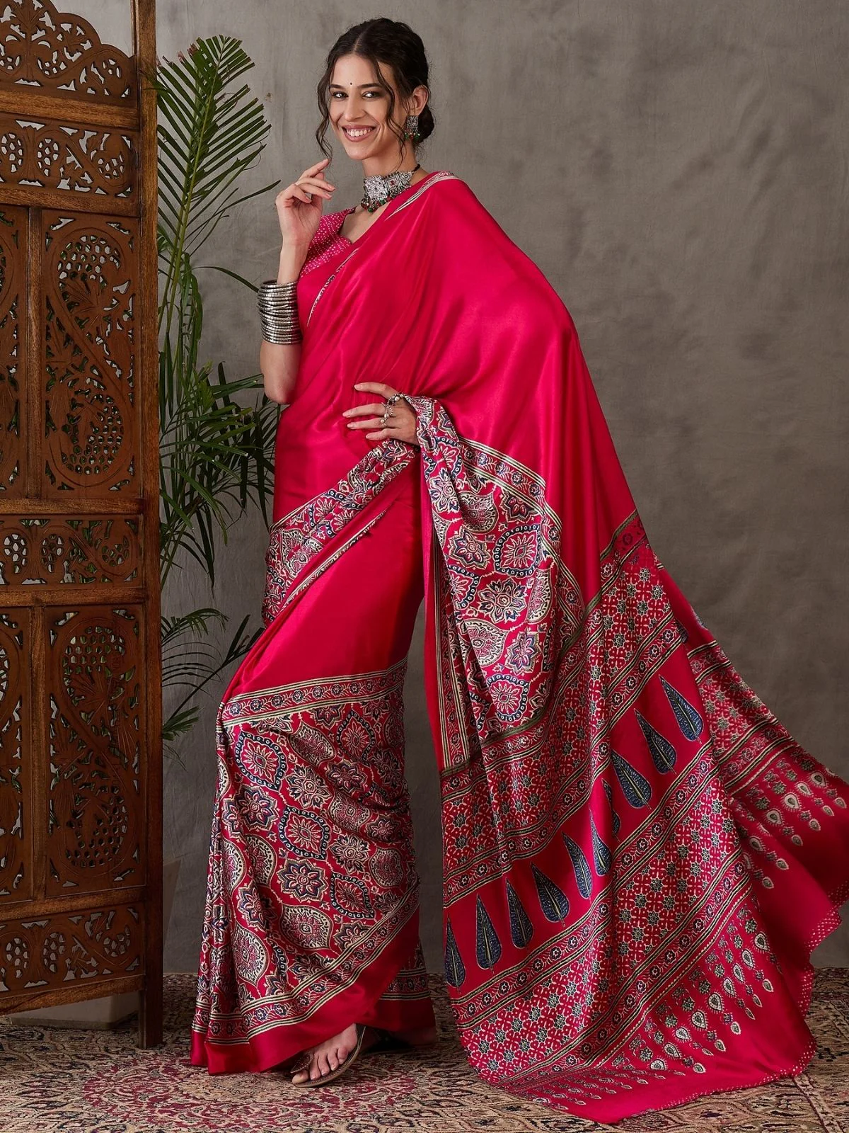 Odette Pink Silk Blend Printed Elegant Saree For Women - Image 3