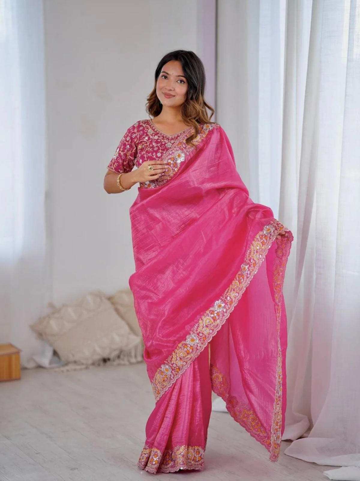 Odette Pink Silk Blend Solid Saree For Women