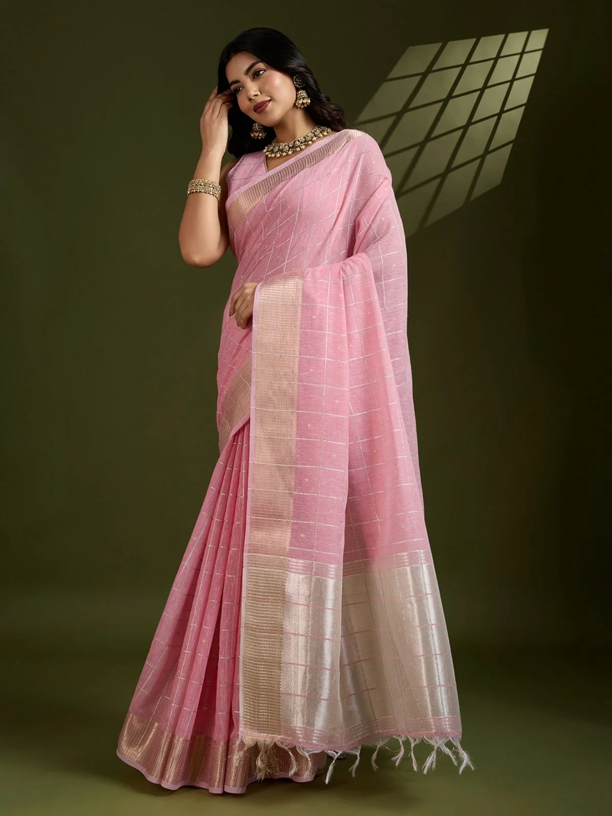 Odette Pink Silk Blend Woven Checked Saree For Women - Image 2