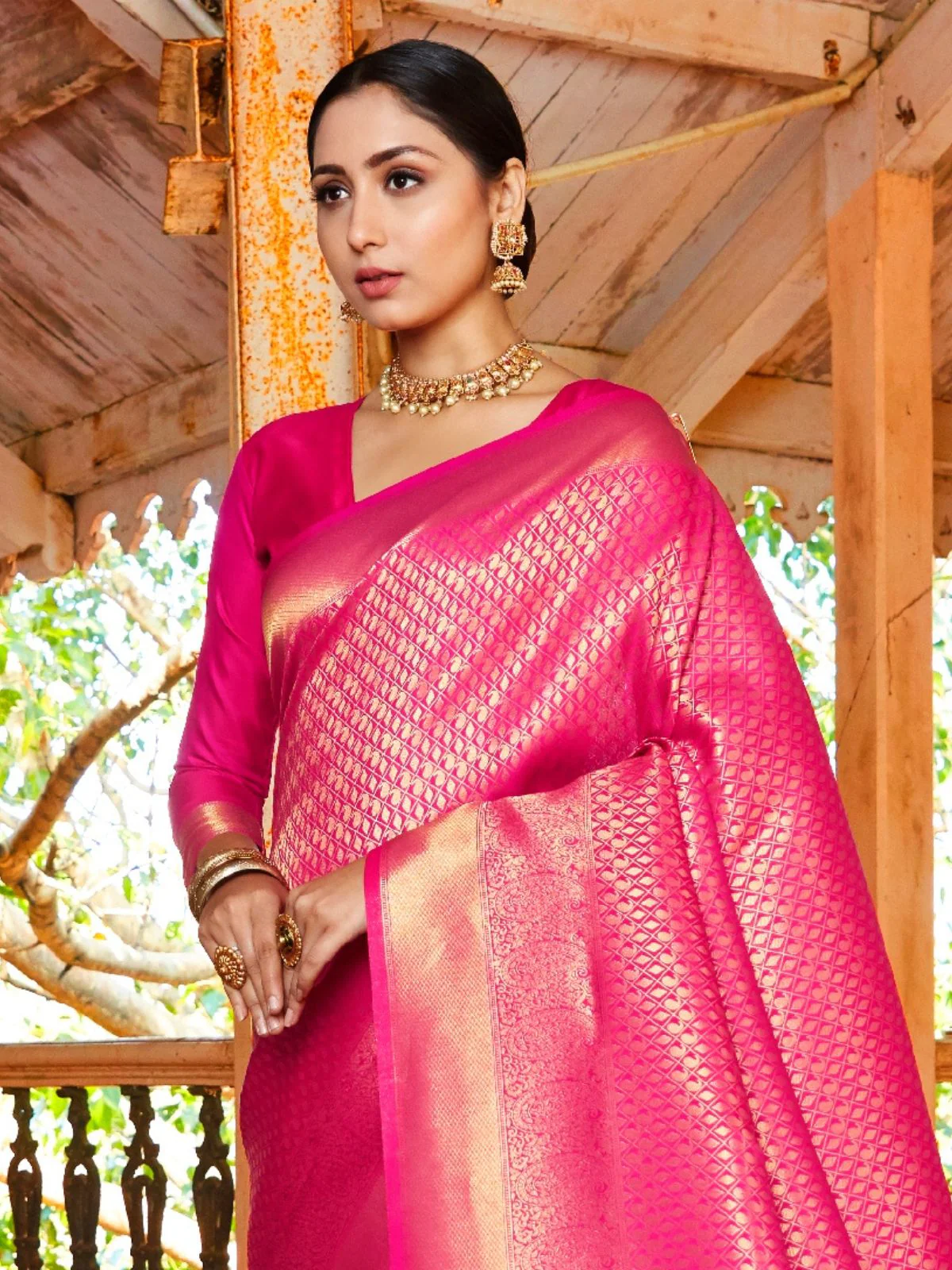 Odette Pink Silk Blend Woven Saree With Unstitched Blouse For Women - Image 2