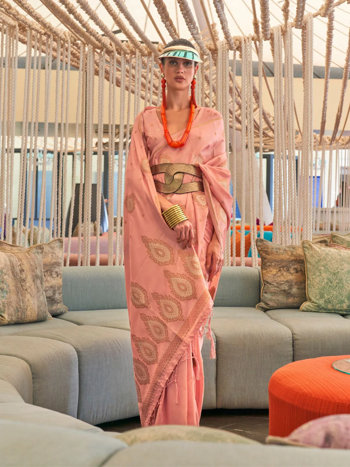Odette Pink Silk Blend Woven Saree With Unstitched Blouse for Women - Image 2