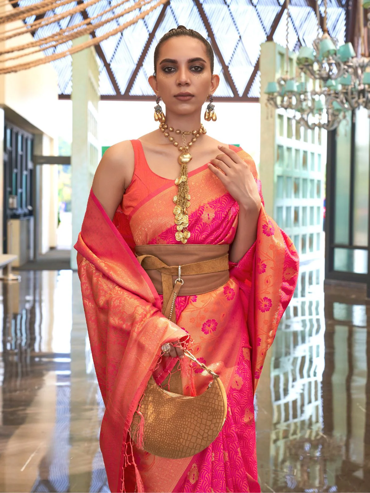 Odette Pink Silk Blend Woven Saree With Unstitched Blouse for Women - Image 2