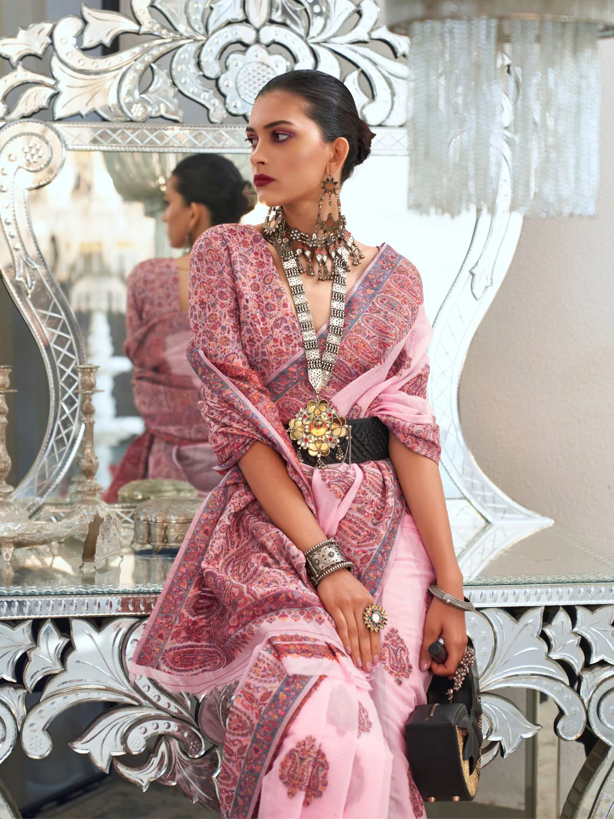 Odette Pink Silk Blend Woven Saree With Unstitched Blouse For Women - Image 2
