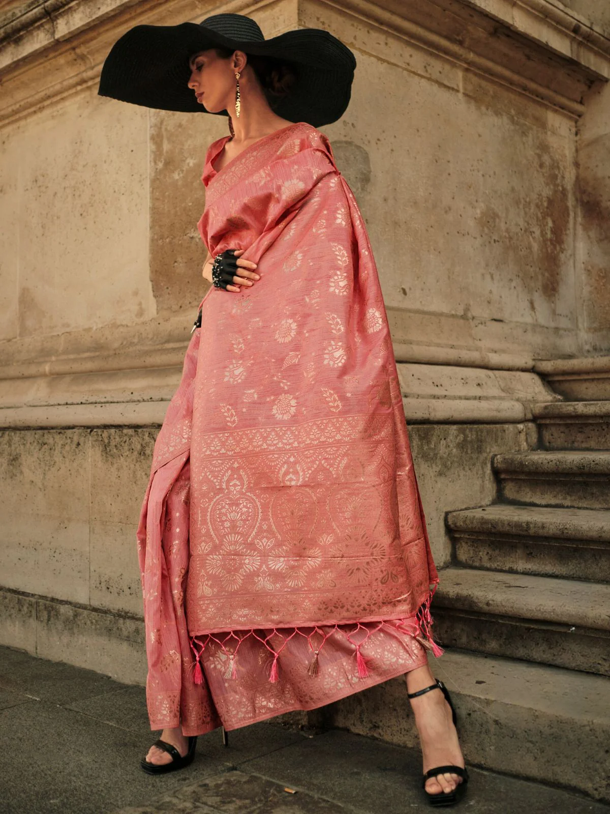 Odette Pink Silk Blend Woven Saree With Unstitched Blouse For Women