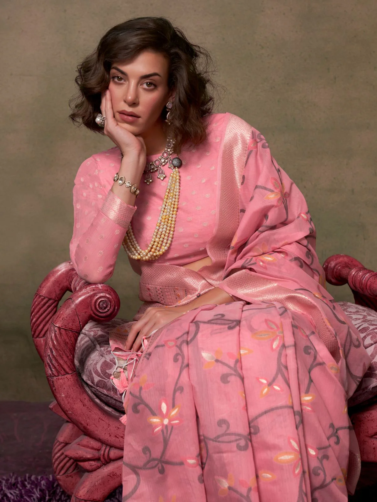Odette Pink Silk Blend Woven Saree With Unstitched Blouse For Women - Image 2