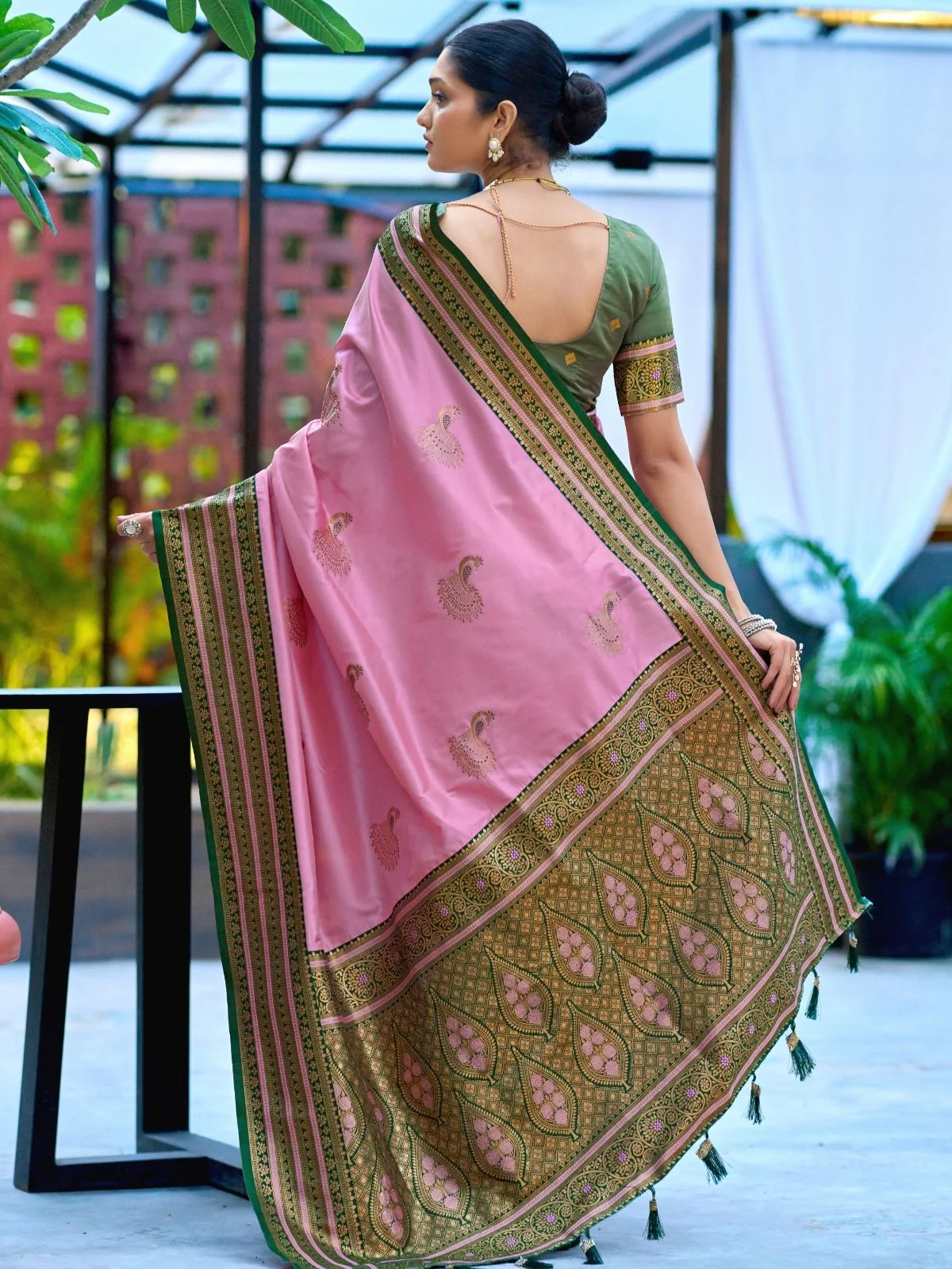 Odette Pink Silk Zari Woven Saree For Women - Image 4