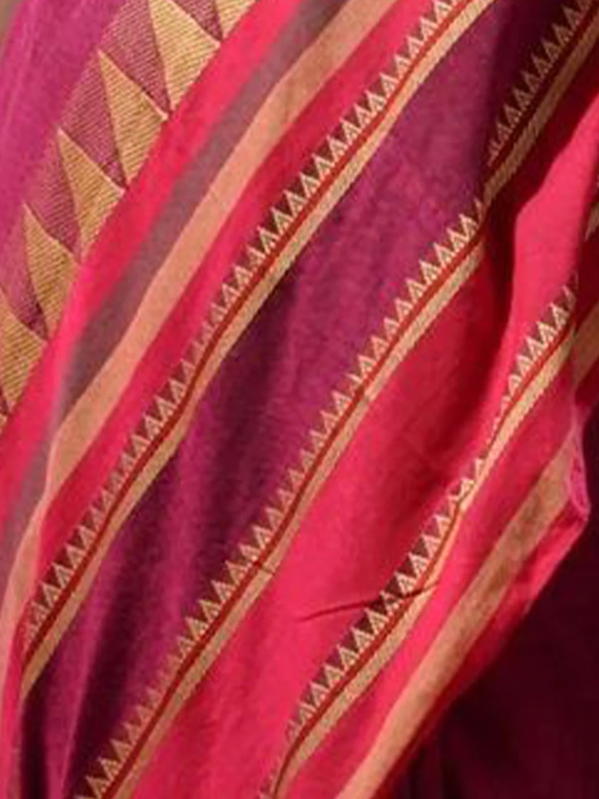 Odette Pink Temple Border Cotton Blend Saree  With Unstitched Blouse for Women - Image 5
