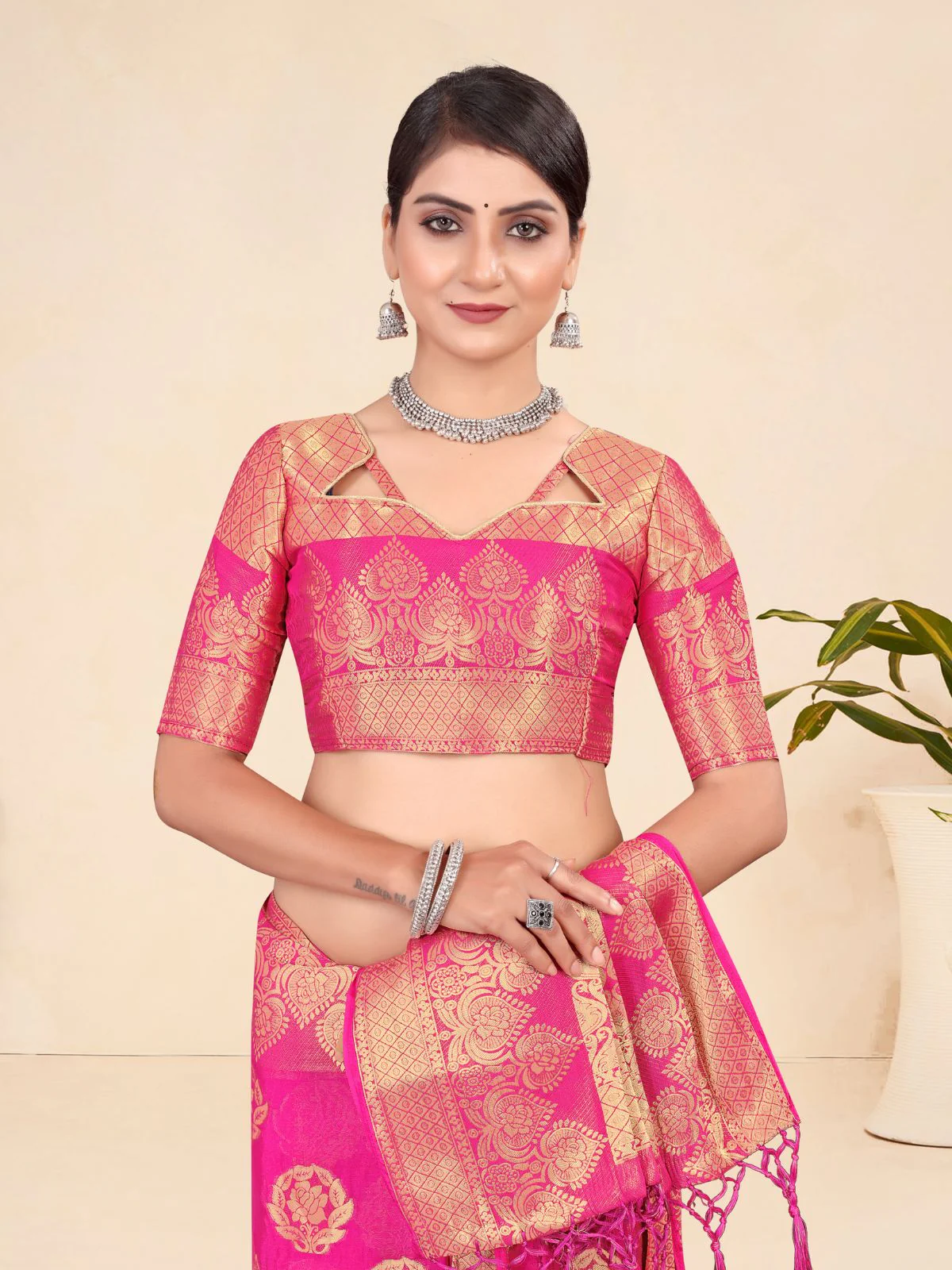 Odette Pink Viscose  Woven Saree With Unstitched Blouse For Women - Image 3