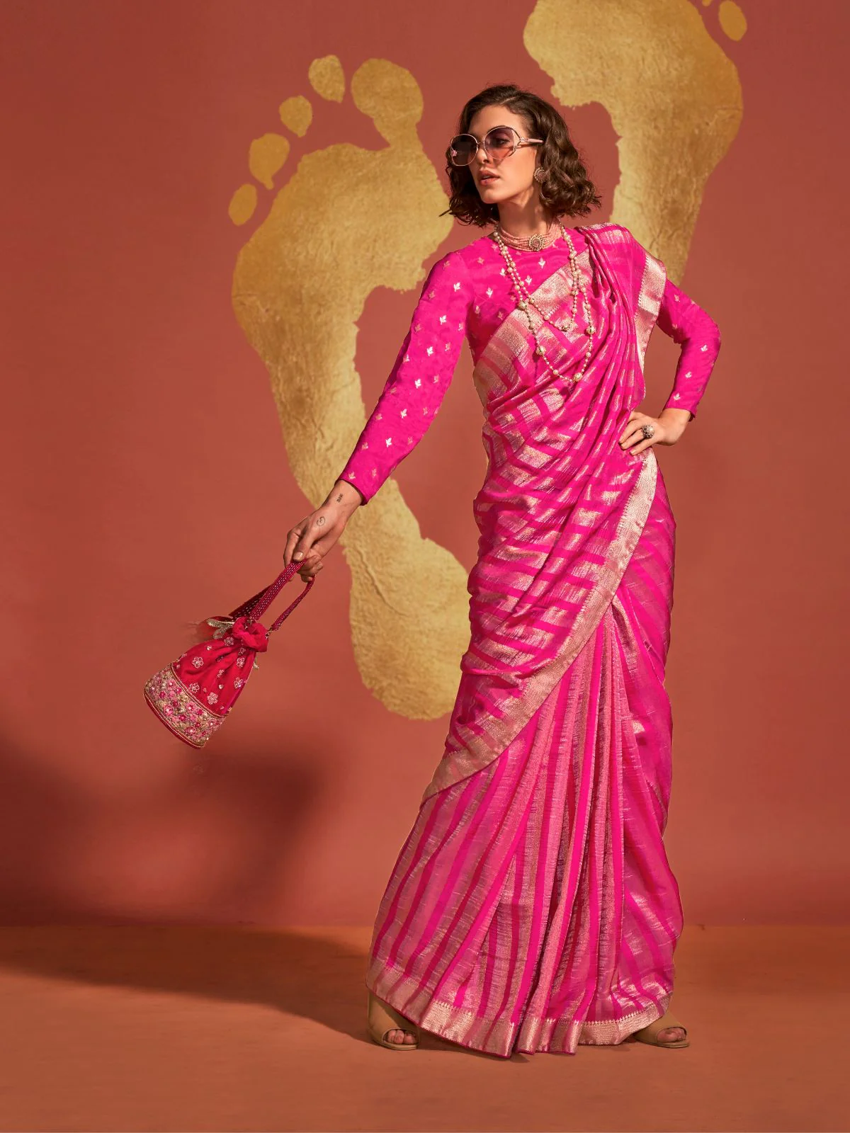 Odette Pink Viscose Woven Saree With Unstitched Blouse For Women - Image 2