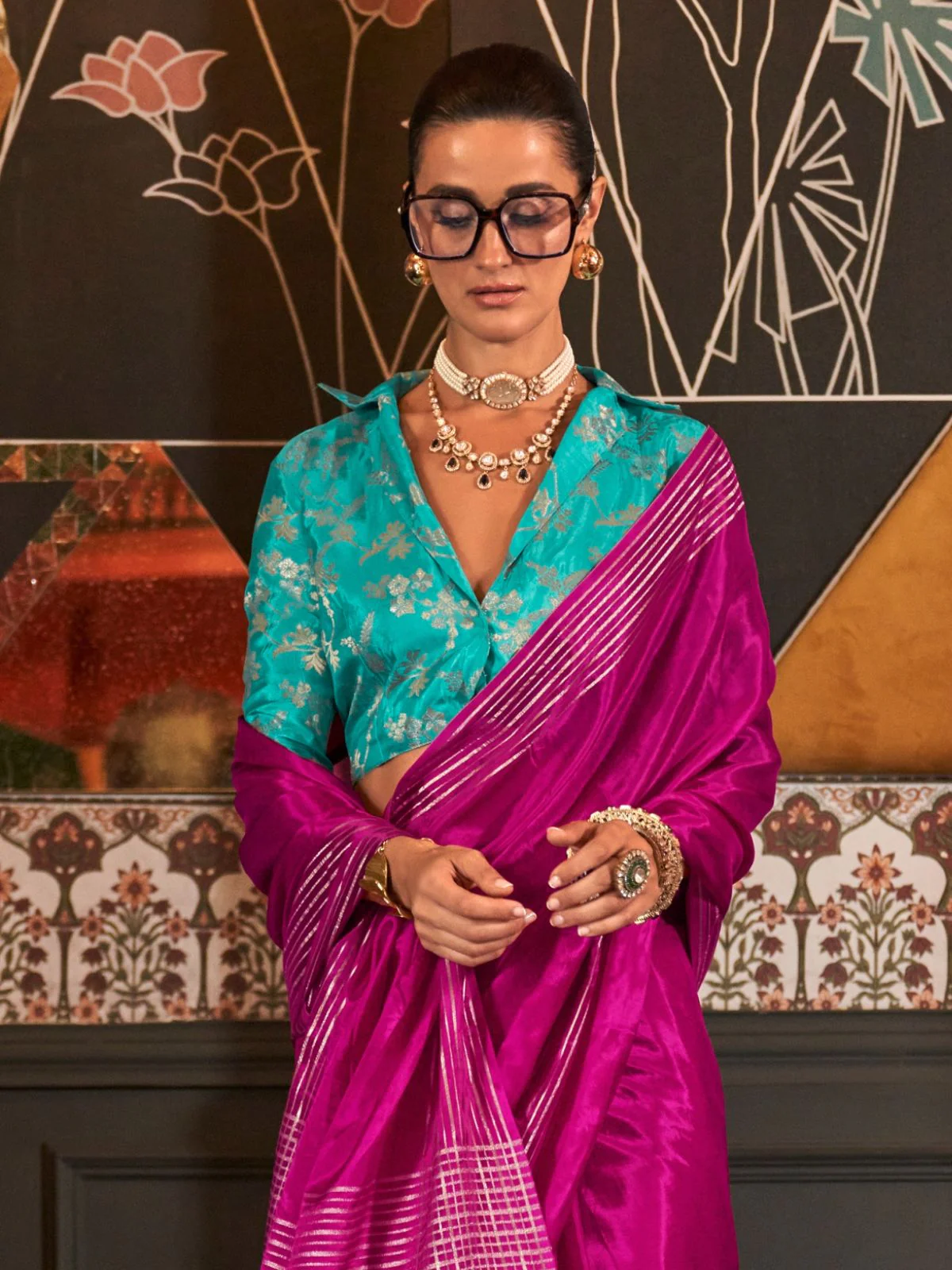 Odette Pink Viscose Woven Saree With Unstitched Blouse For Women - Image 2