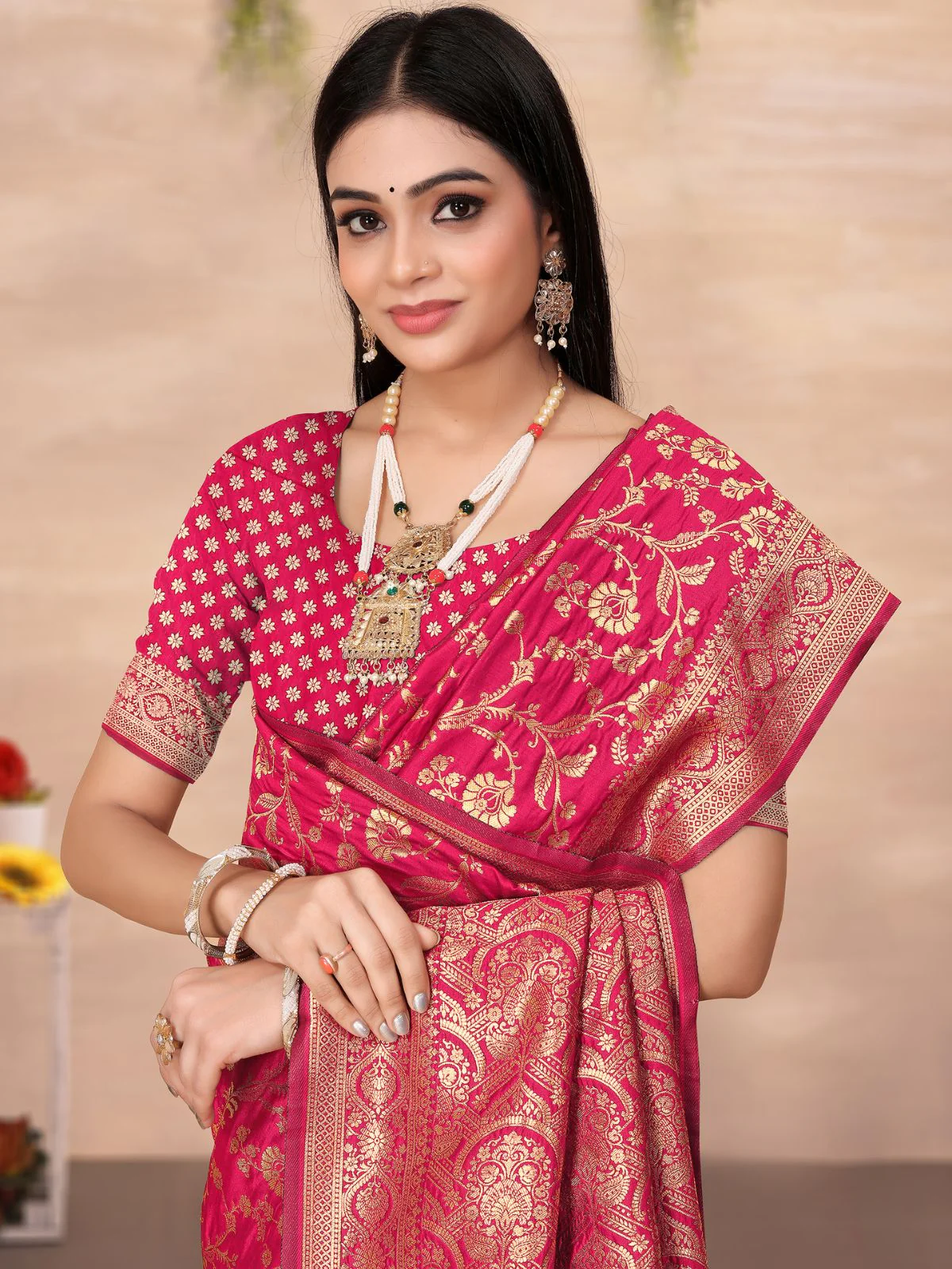 Odette Pink Woven Banarasi Silk Saree With unstitched Blouse For Women - Image 4