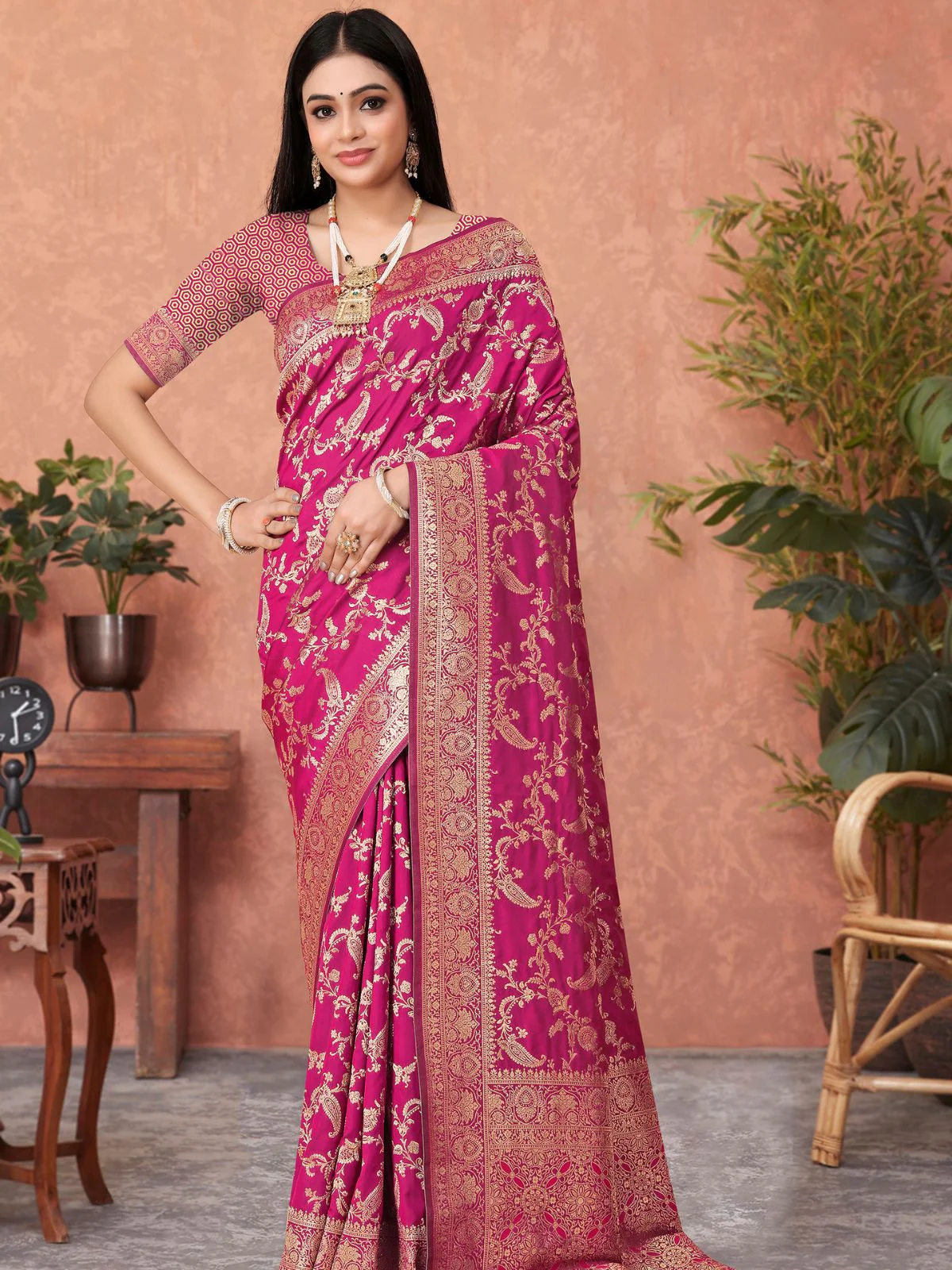 Odette Pink Woven Banarasi Silk Saree With Unstitched Blouse For Women - Image 2