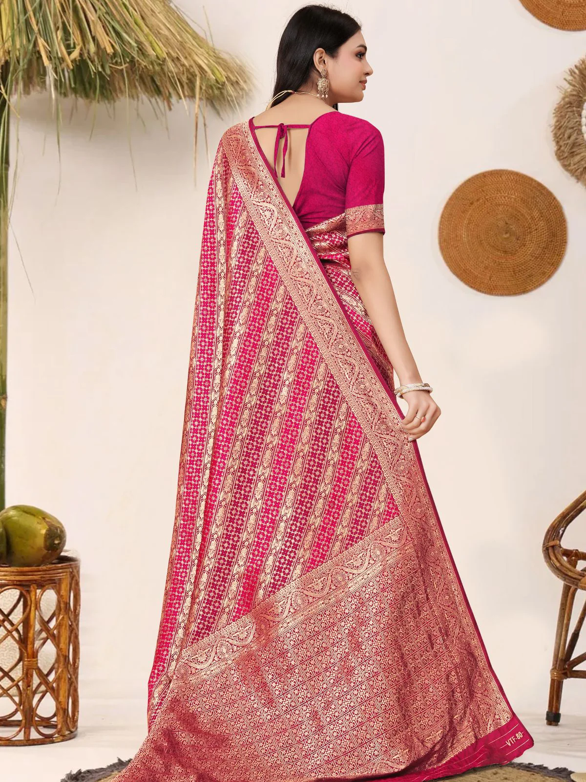 Odette Pink Woven Banarasi Silk Saree With Unstitched Blouse For Women - Image 5