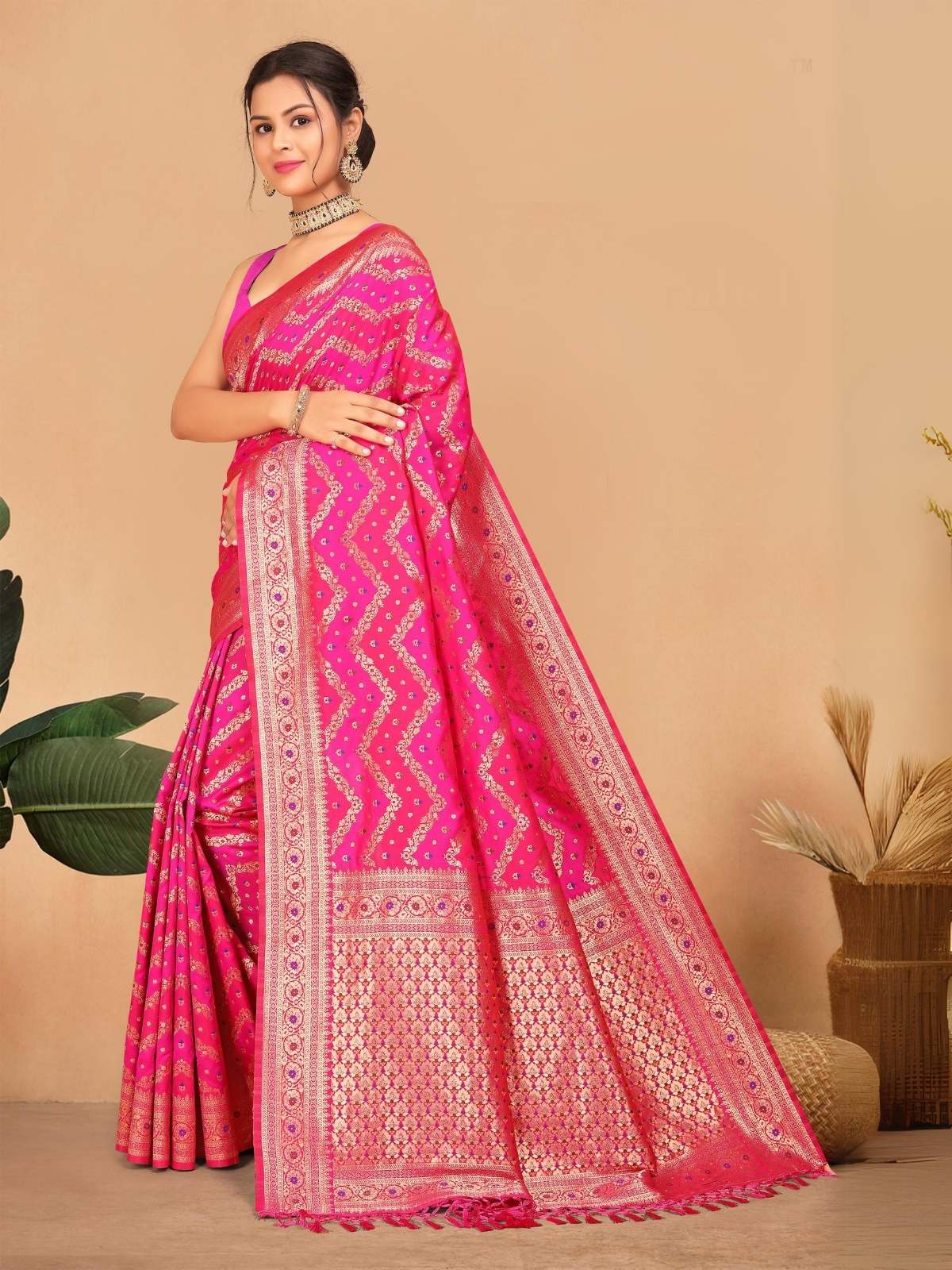 Odette Pink Woven Banarasi Silk Saree With Unstitched Blouse for Women - Image 2