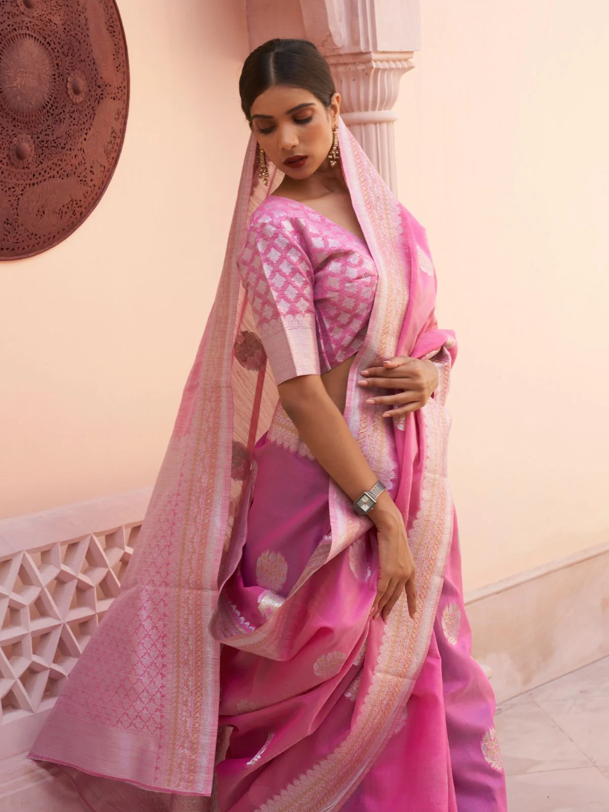Odette Pink Woven Design Linen Saree With Unstitched Blouse For Women - Image 3