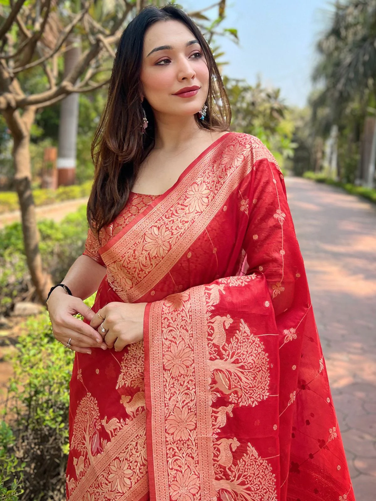 Odette Pink Woven Design Organza Saree With Unstitched Blouse For Women - Image 3