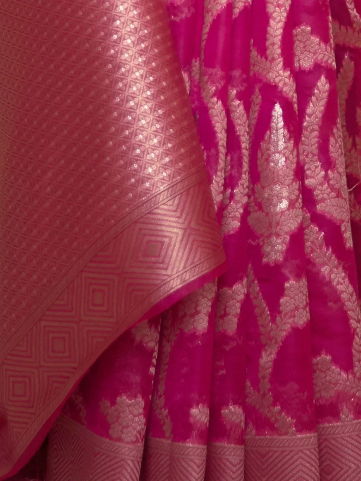Odette Pink Woven Design Silk Blend Saree With Unstitched Blouse For Women - Image 3