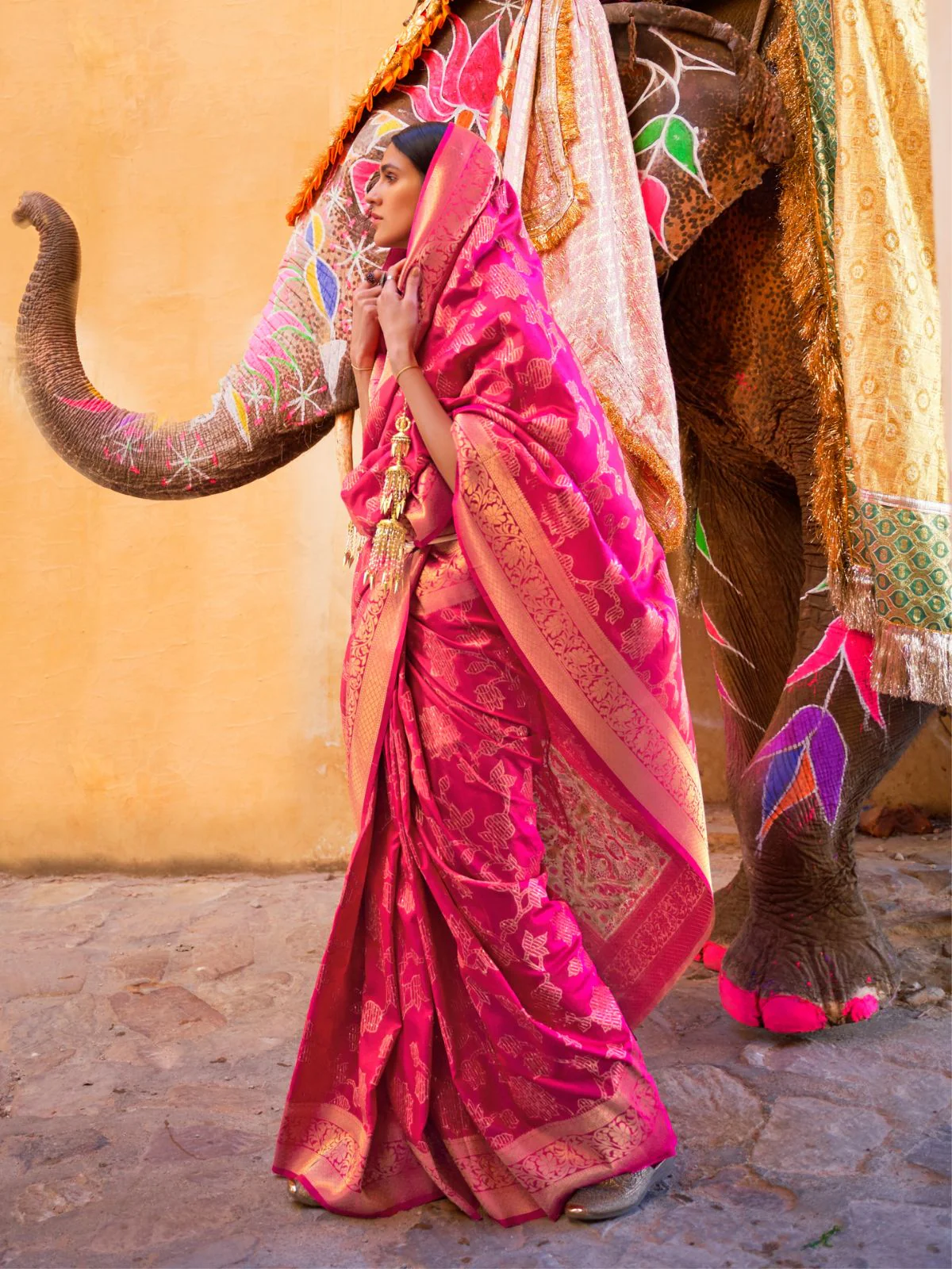 Odette Pink Woven Design Silk Blend Saree With Unstitched Blouse For Women - Image 3
