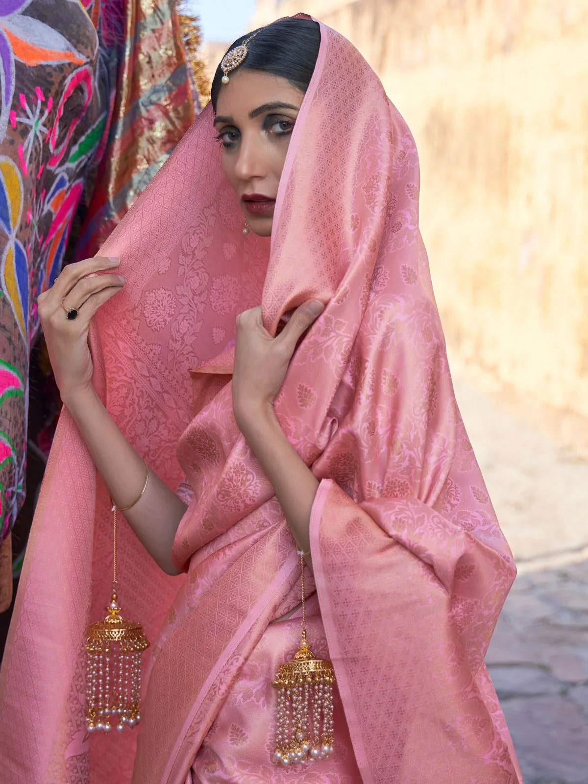 Odette Pink Woven Design Silk Blend Saree With Unstitched Blouse For Women - Image 2