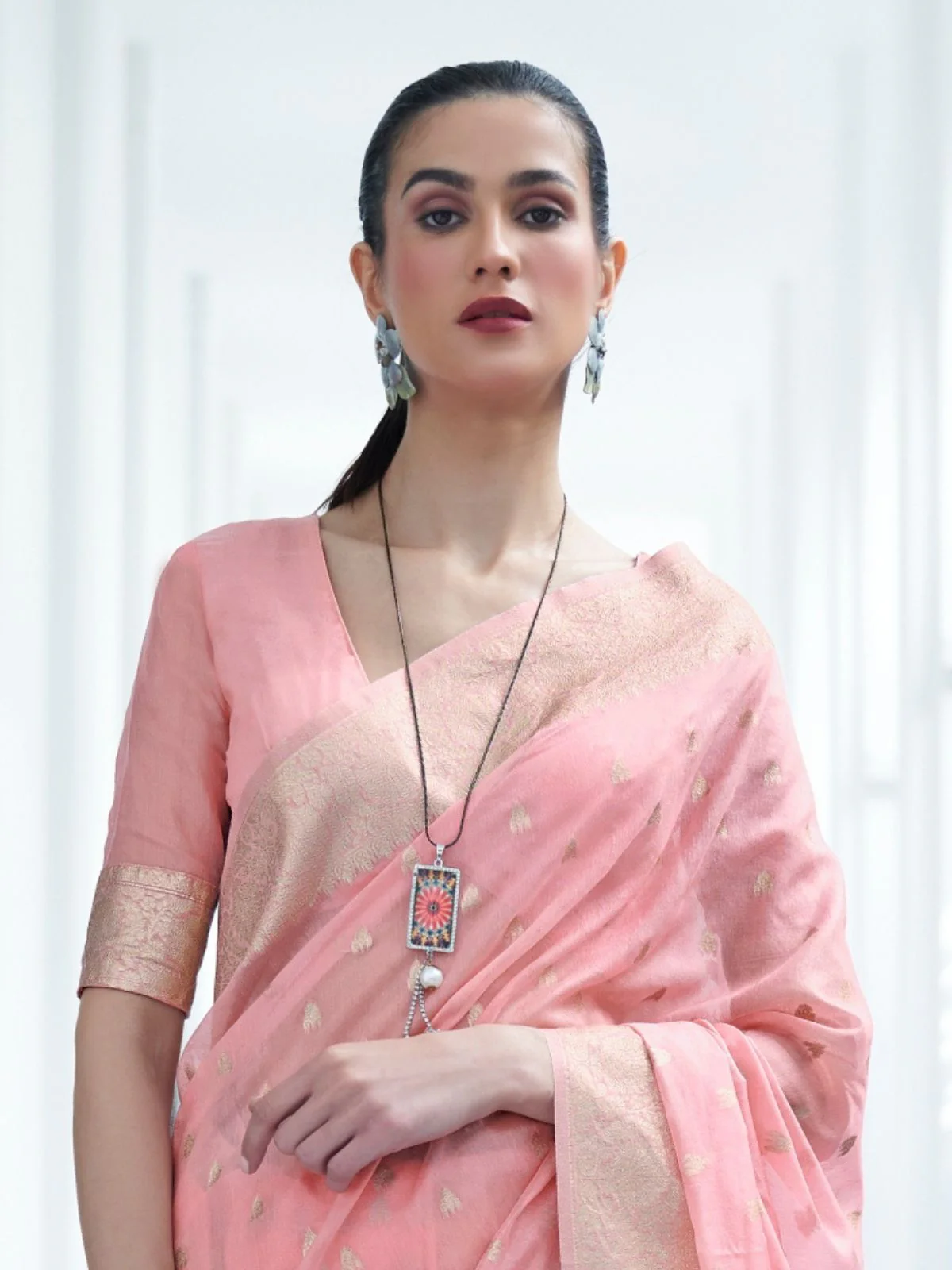 Odette Pink Woven Design Silk Blend Saree With Unstitched Blouse For Women - Image 2