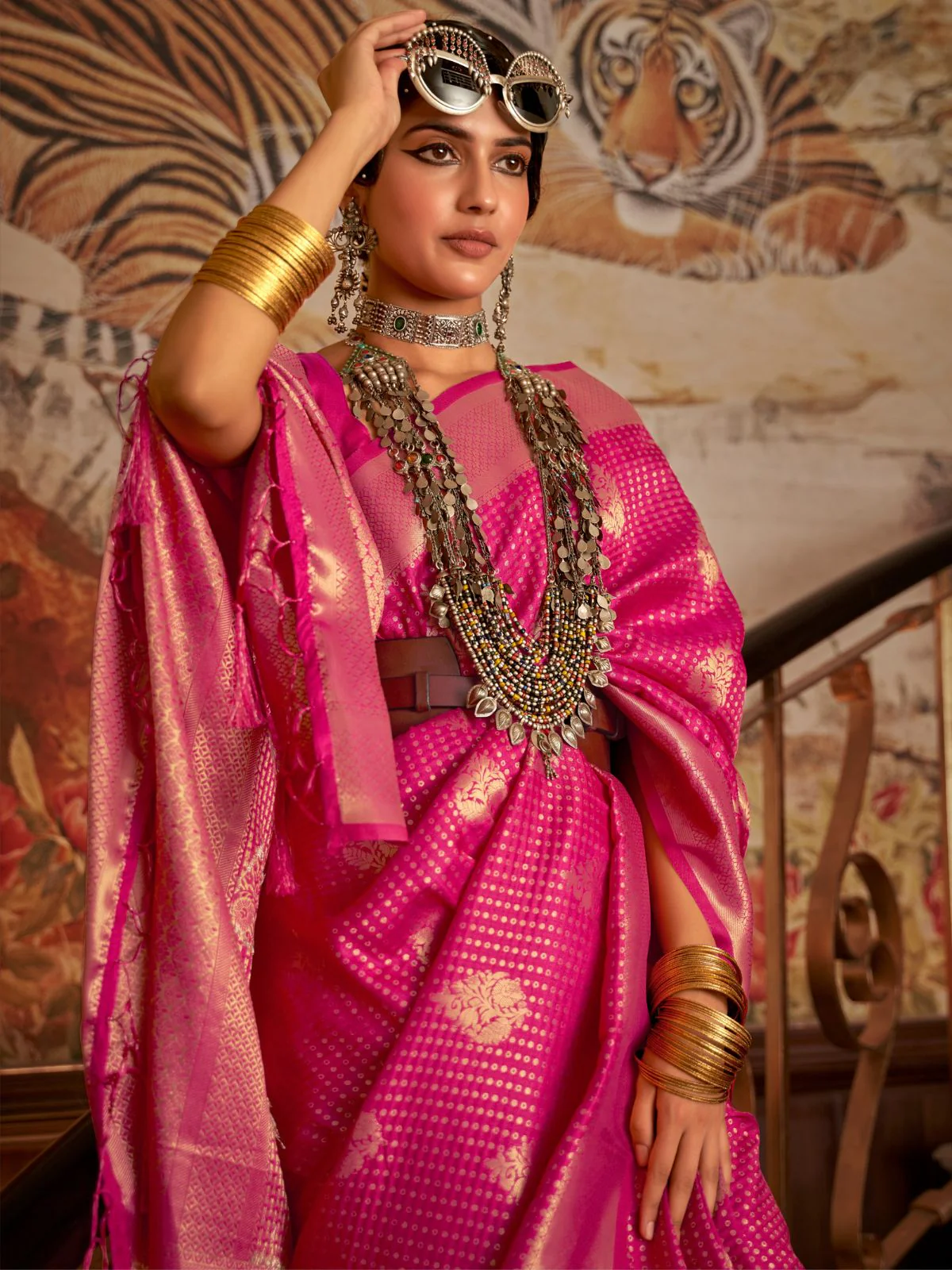 Odette Pink Woven Design Silk Blend Saree With Unstitched Blouse For Women - Image 2