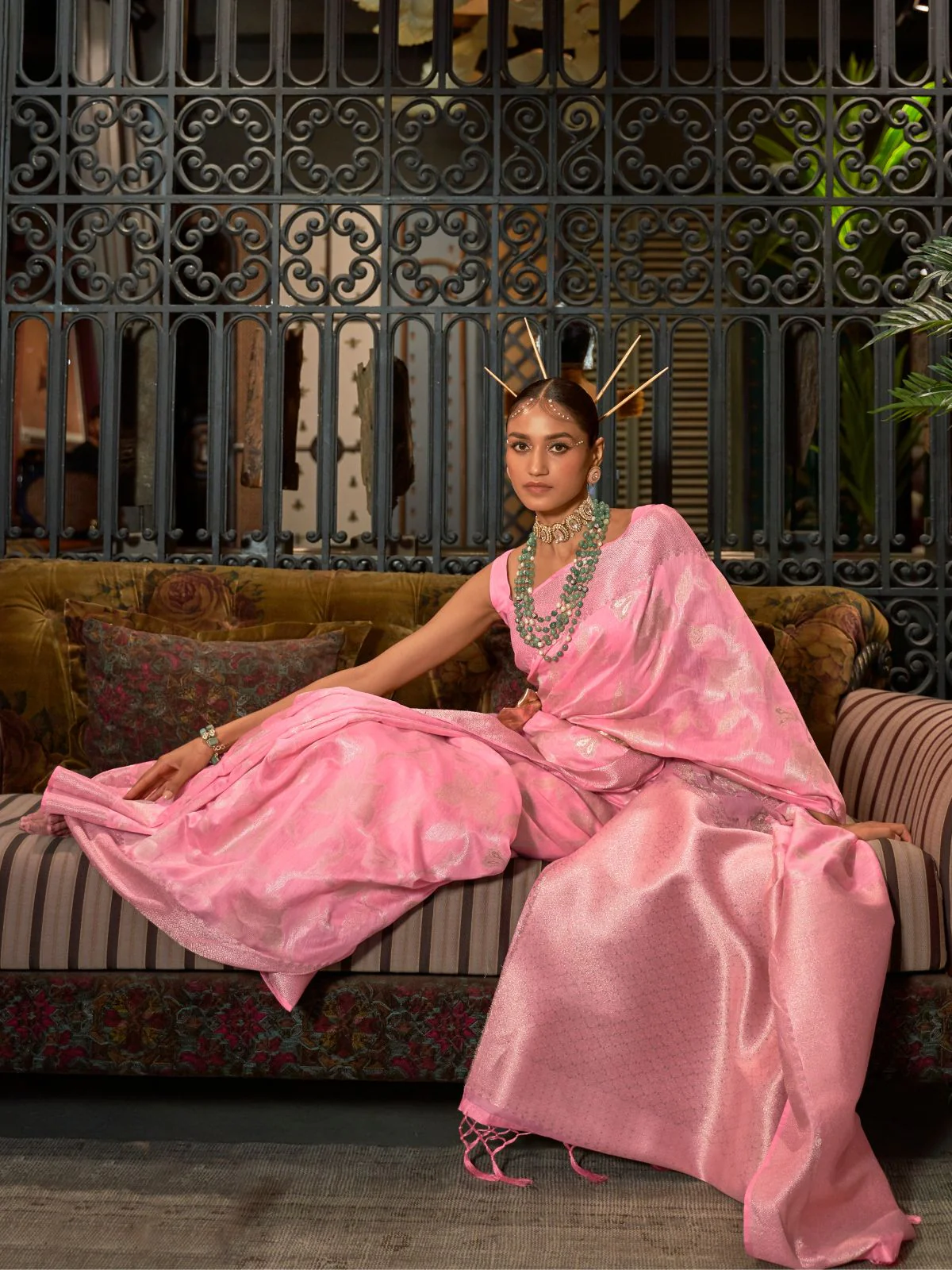 Odette Pink Woven Design Silk Blend Saree With Unstitched Blouse For Women - Image 2