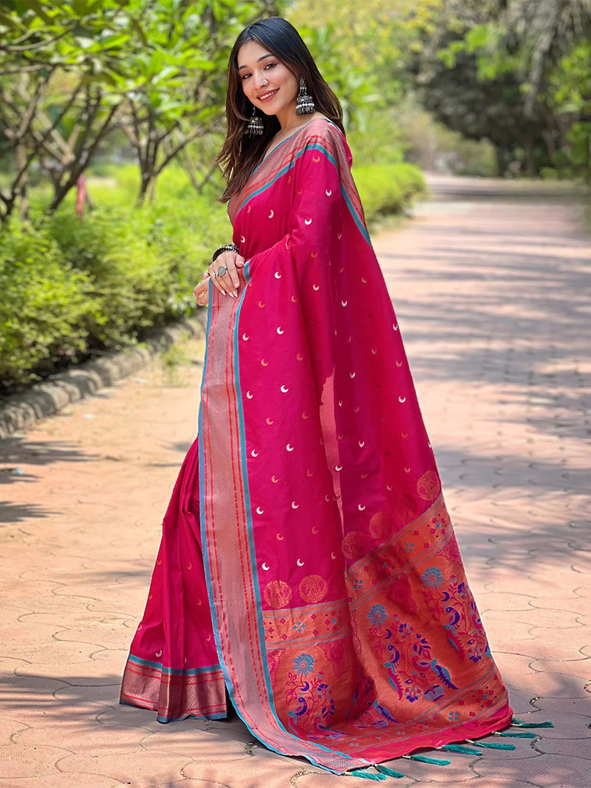 Odette Pink Woven Design Silk Blend Saree With Unstitched Blouse For Women - Image 2