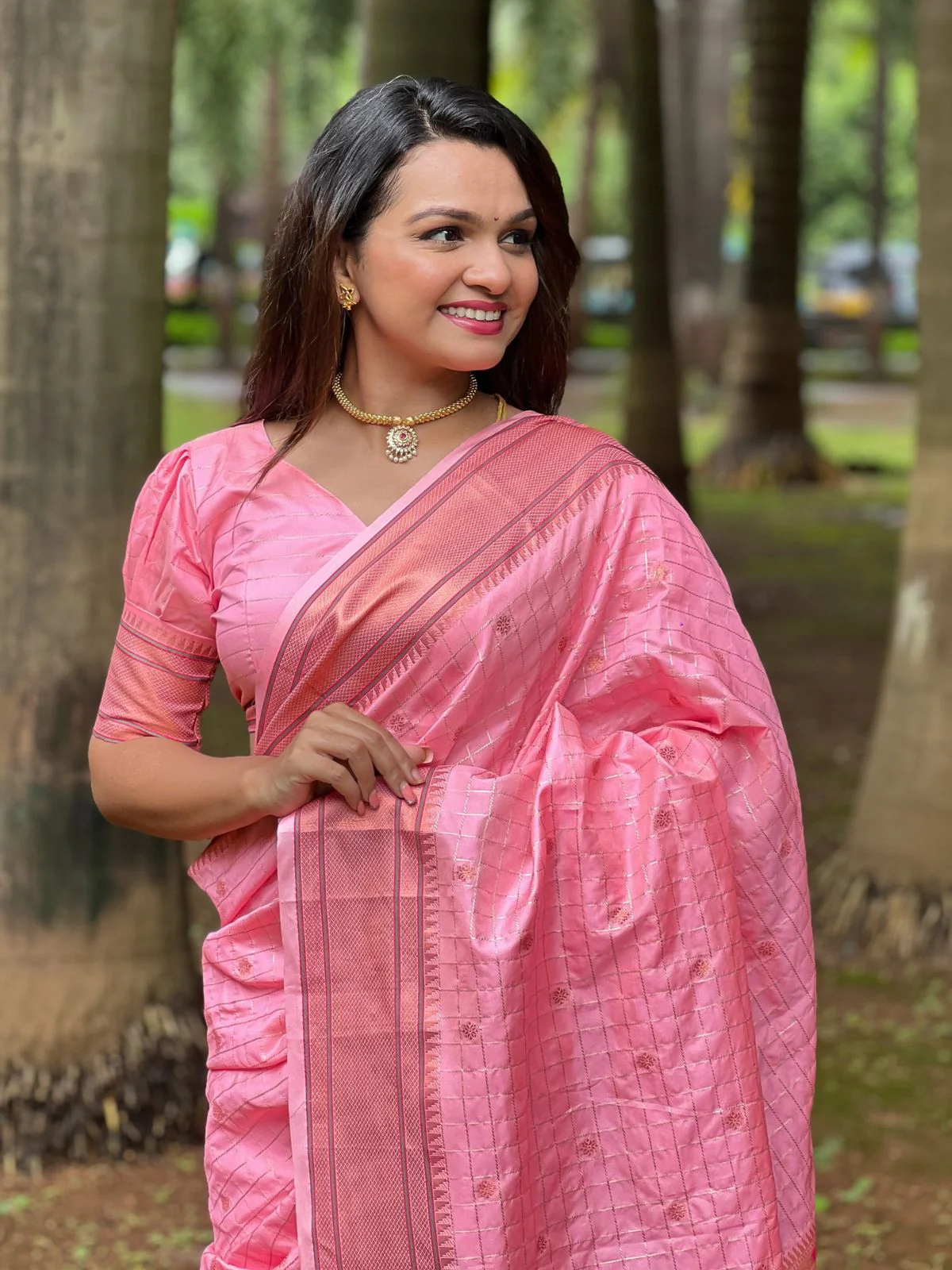 Odette Pink Woven Design Silk Blend Saree With Unstitched Blouse For Women - Image 3
