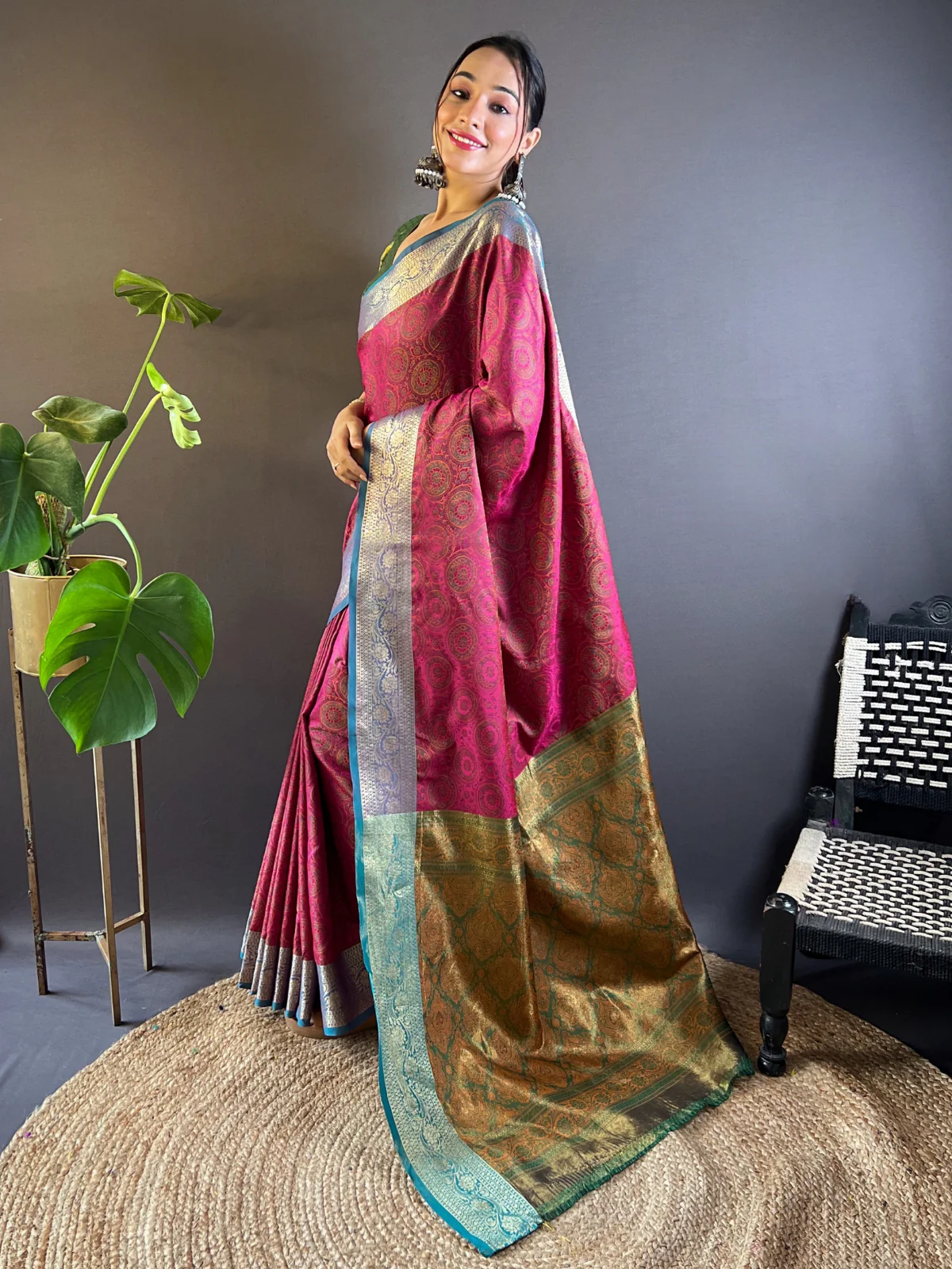 Odette Pink Woven Design Silk Blend Saree With Unstitched Blouse For Women - Image 2