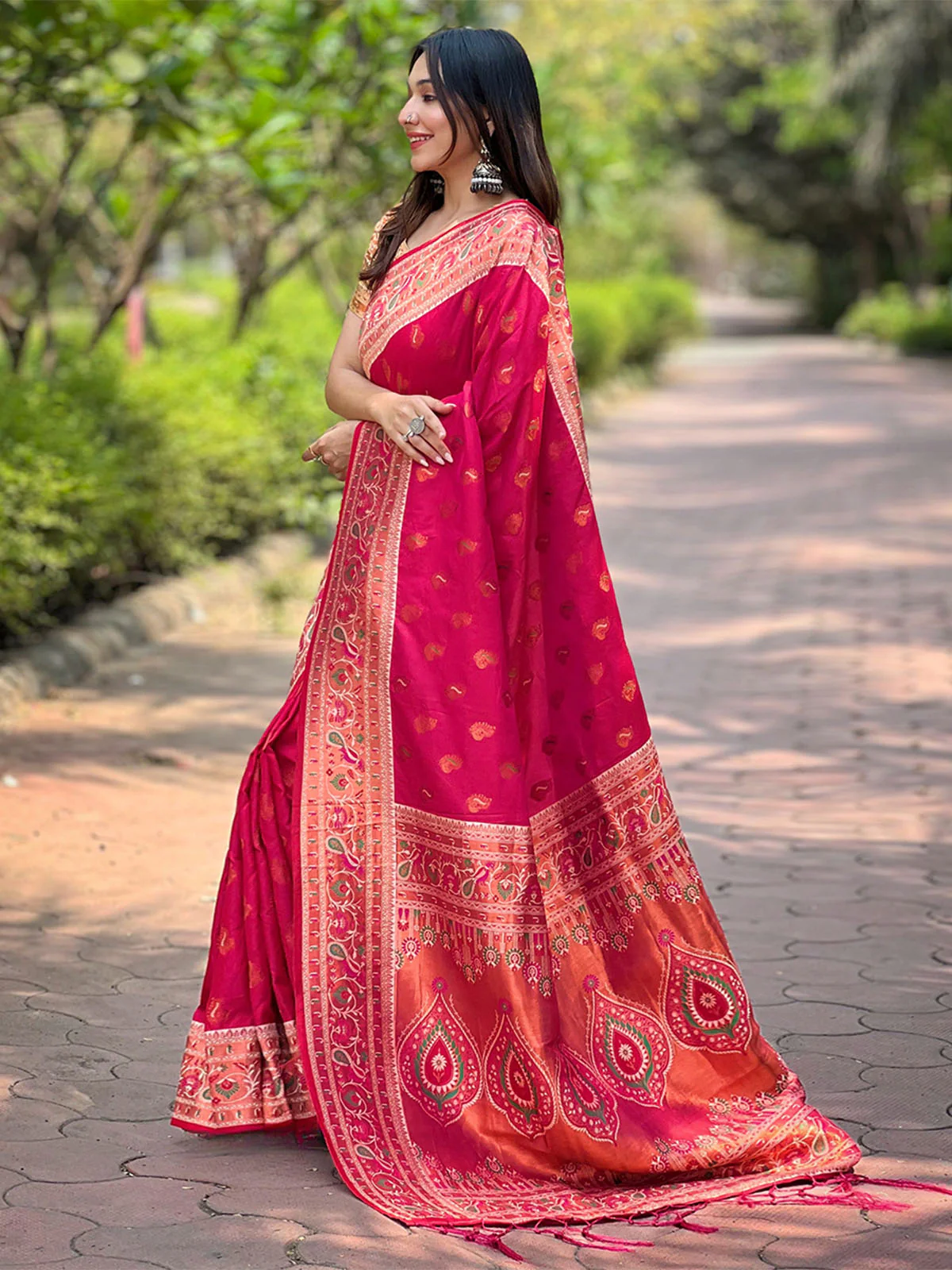 Odette Pink Woven Design Silk Blend Saree With Unstitched Blouse For Women - Image 2